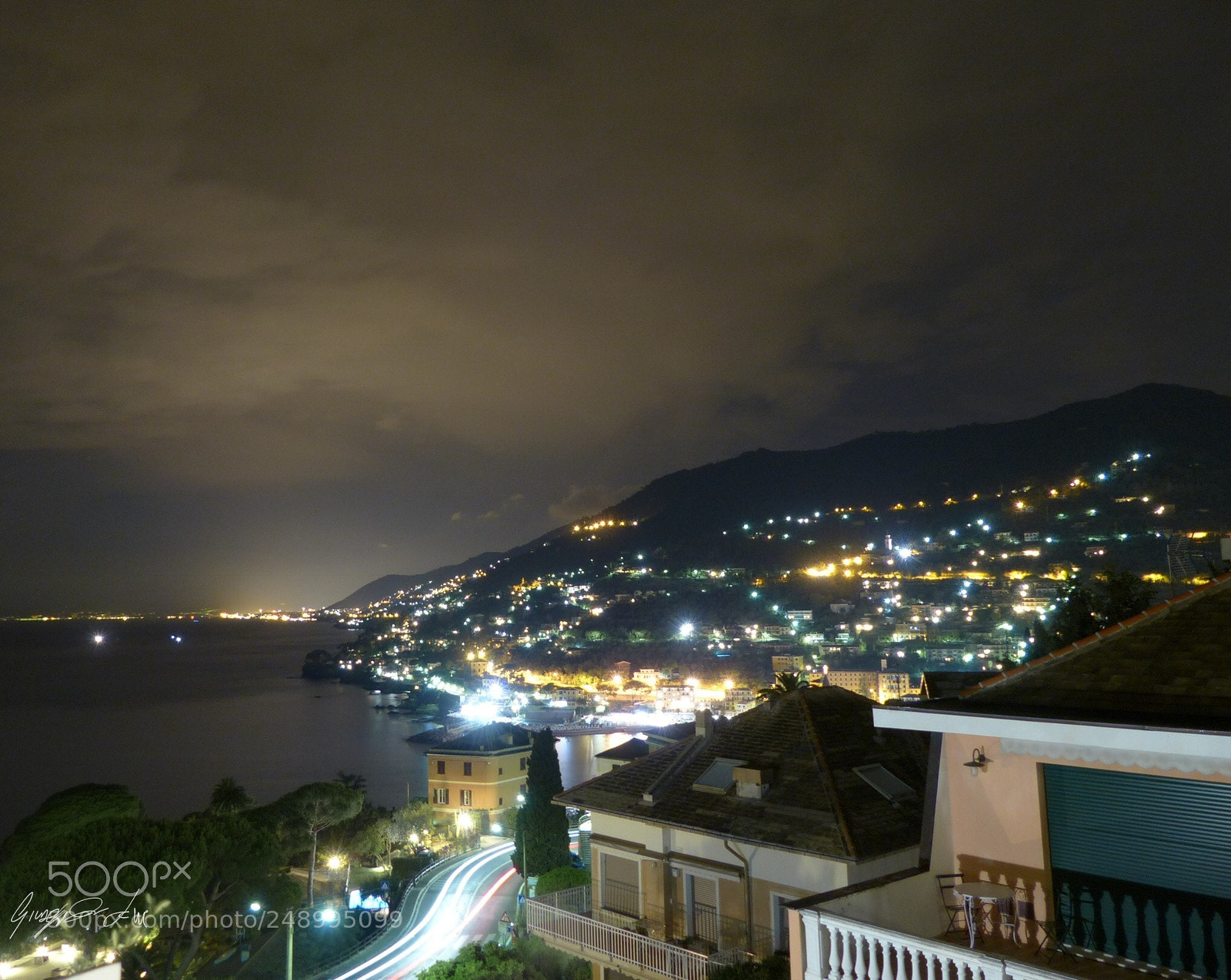 Panasonic Lumix DMC-FZ200 sample photo. Recco by night photography