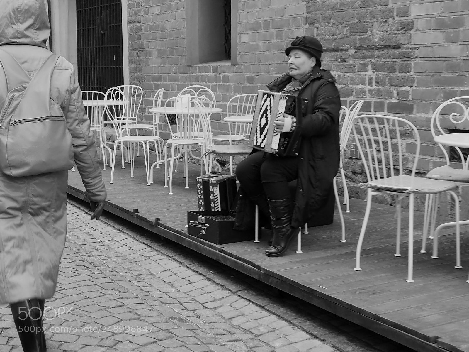 Olympus OM-D E-M10 II sample photo. Street music photography