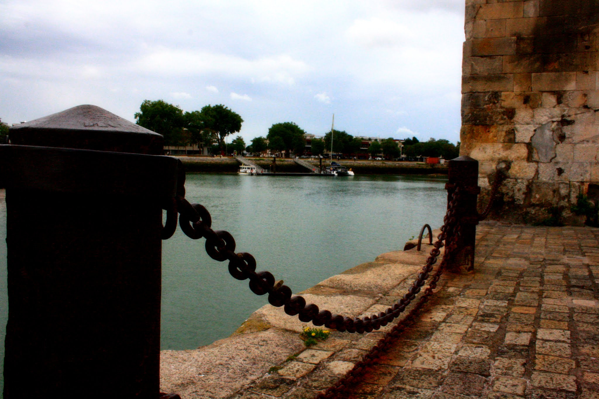 Canon EF-S 18-55mm F3.5-5.6 II sample photo. Port de la rochelle photography