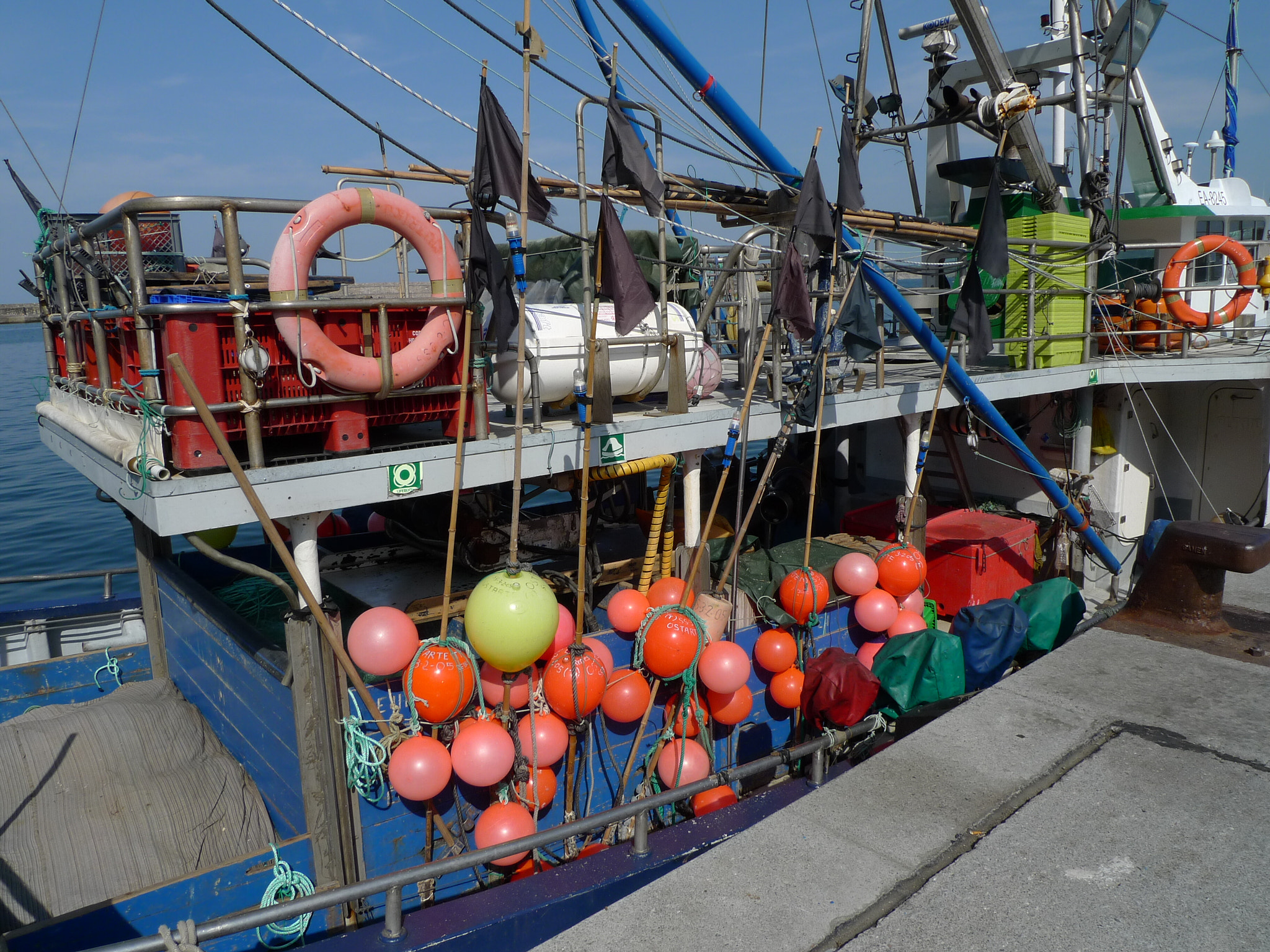 Panasonic Lumix DMC-LX3 sample photo. Hondarribia ship colours photography