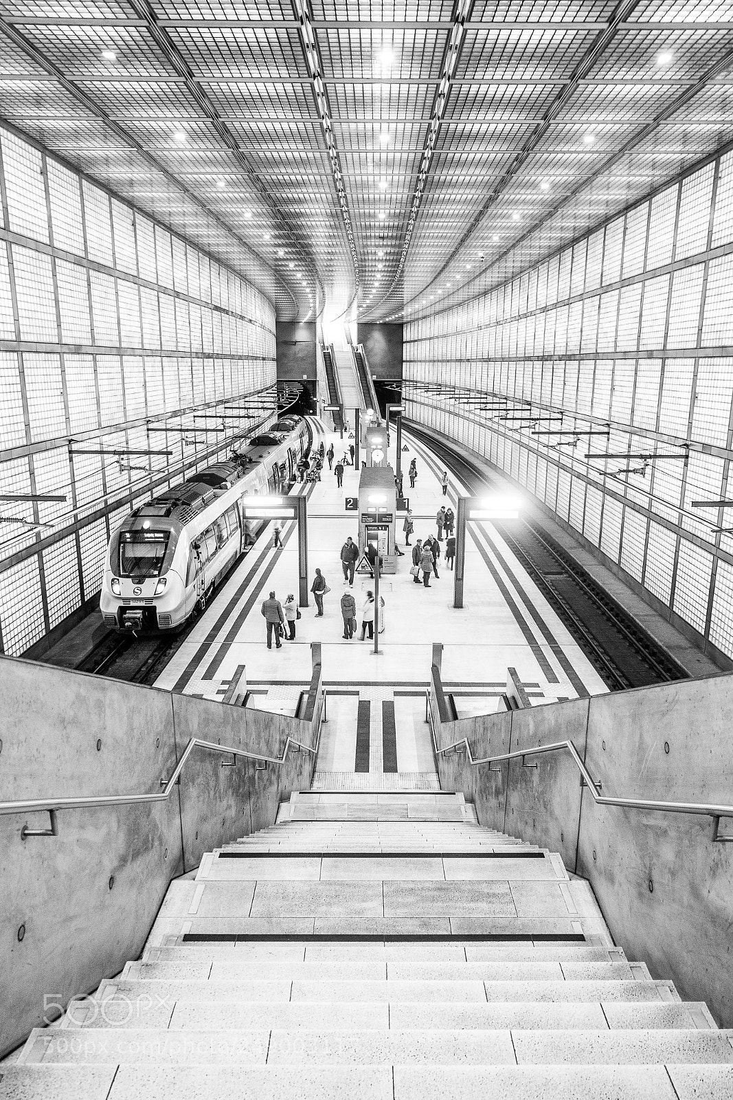 Canon EOS 650D (EOS Rebel T4i / EOS Kiss X6i) sample photo. Trainstation photography