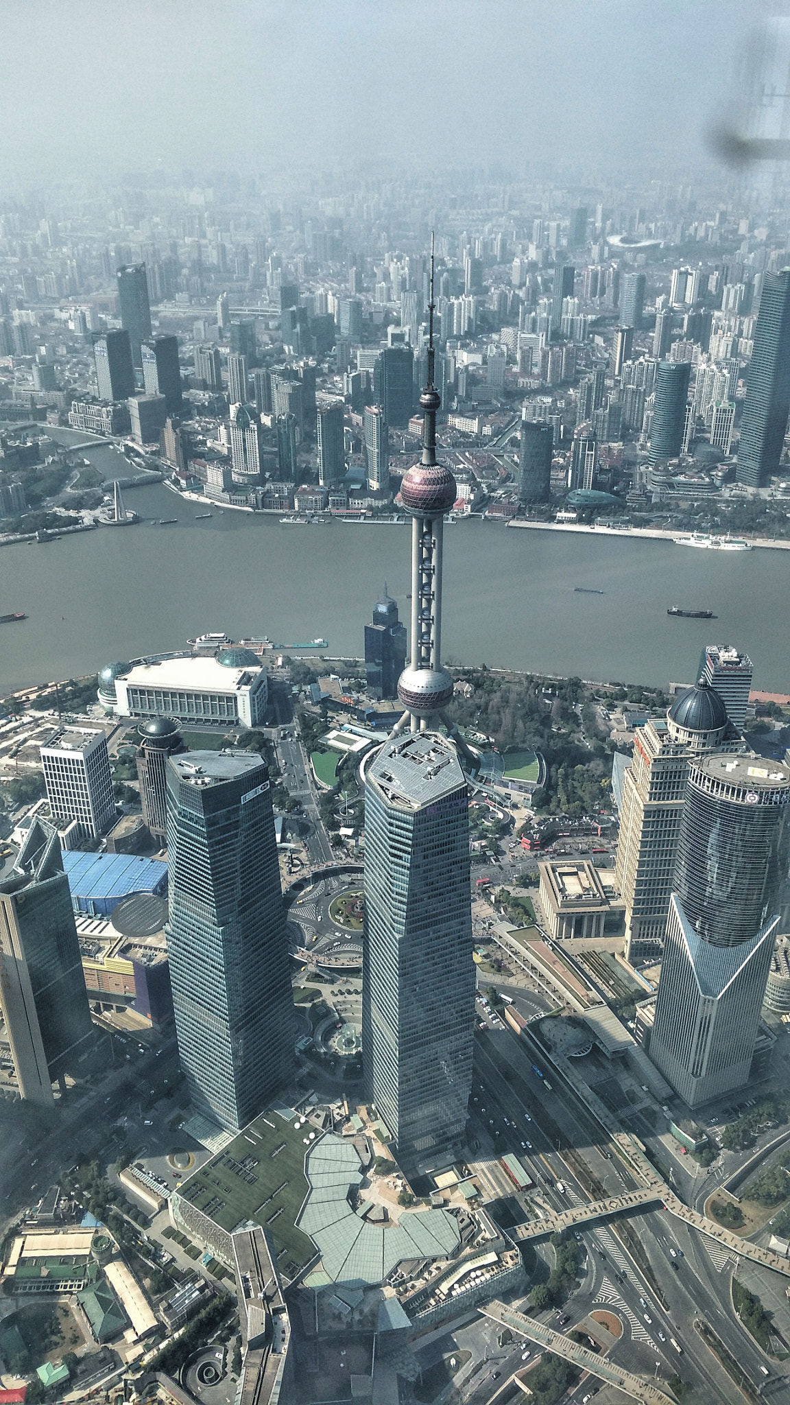 OPPO R9S sample photo. 上海中心 高632米 上升电梯速度每秒18m 下降速度每秒10m photography