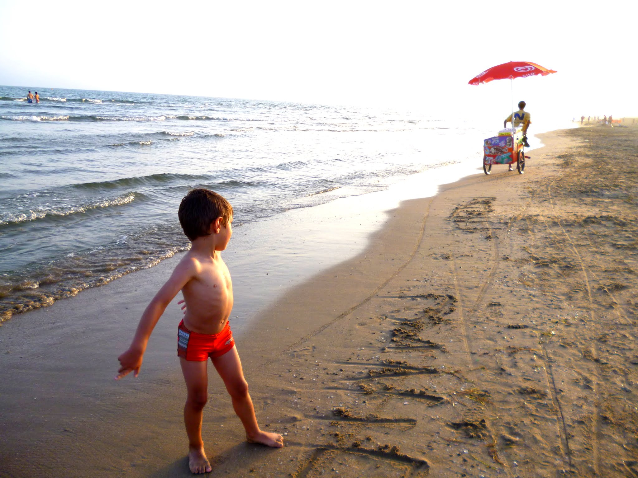 Panasonic DMC-FS16 sample photo. Mattéo on the beach photography