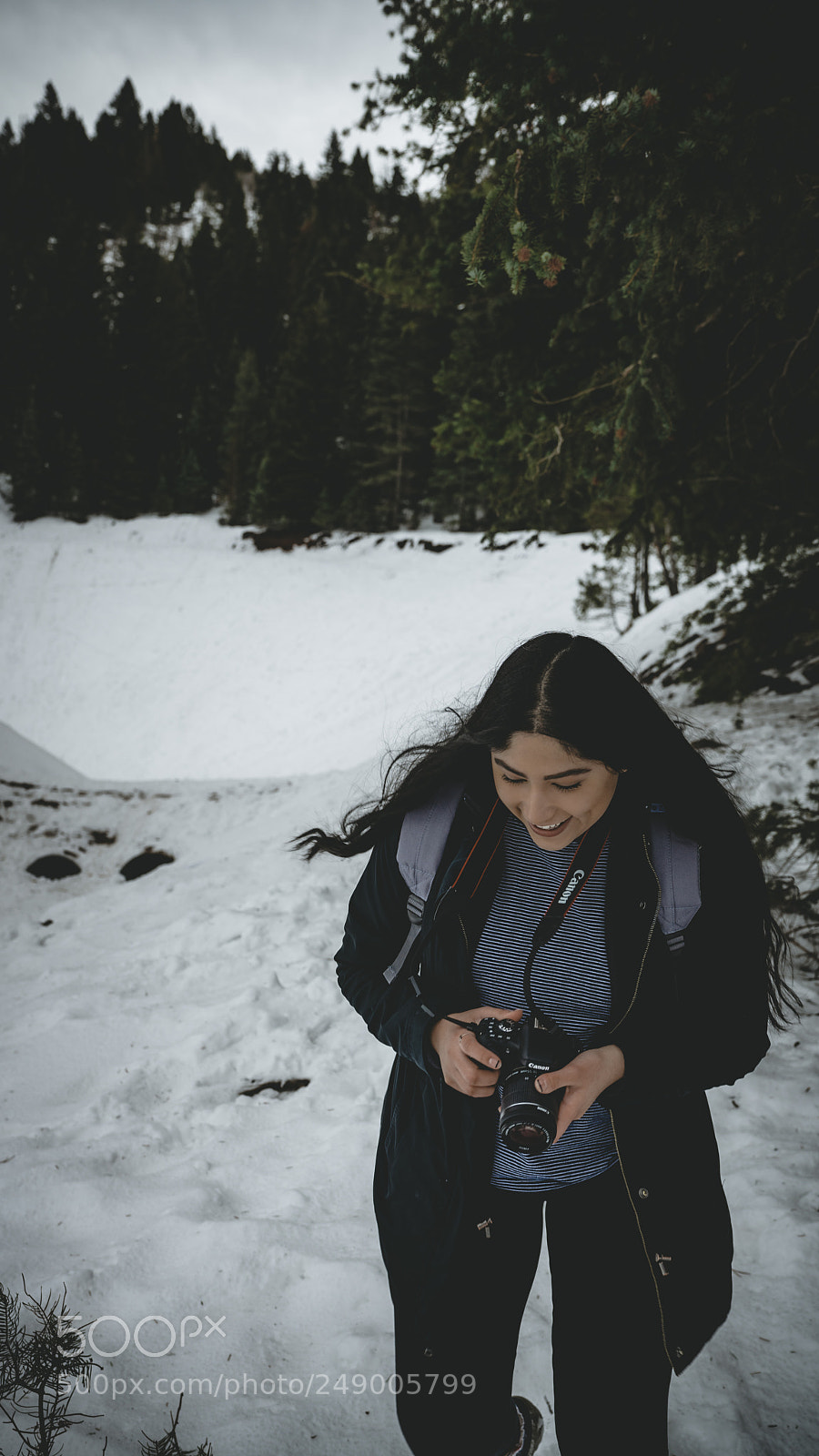 Sony a7R III sample photo. Teaching my sister how photography