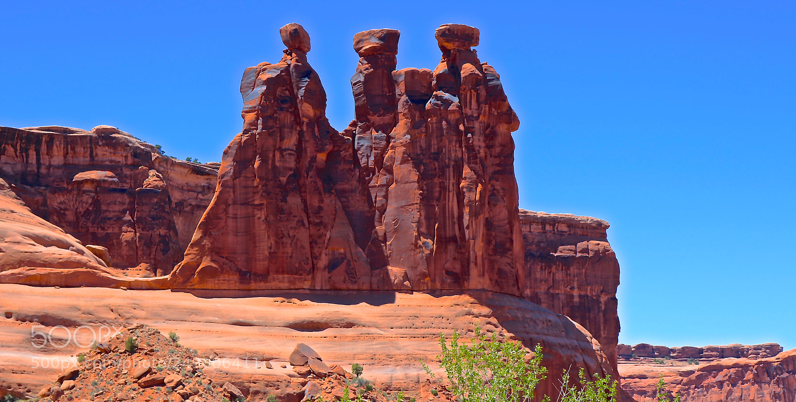 Canon EOS 750D (EOS Rebel T6i / EOS Kiss X8i) sample photo. The three gossips photography