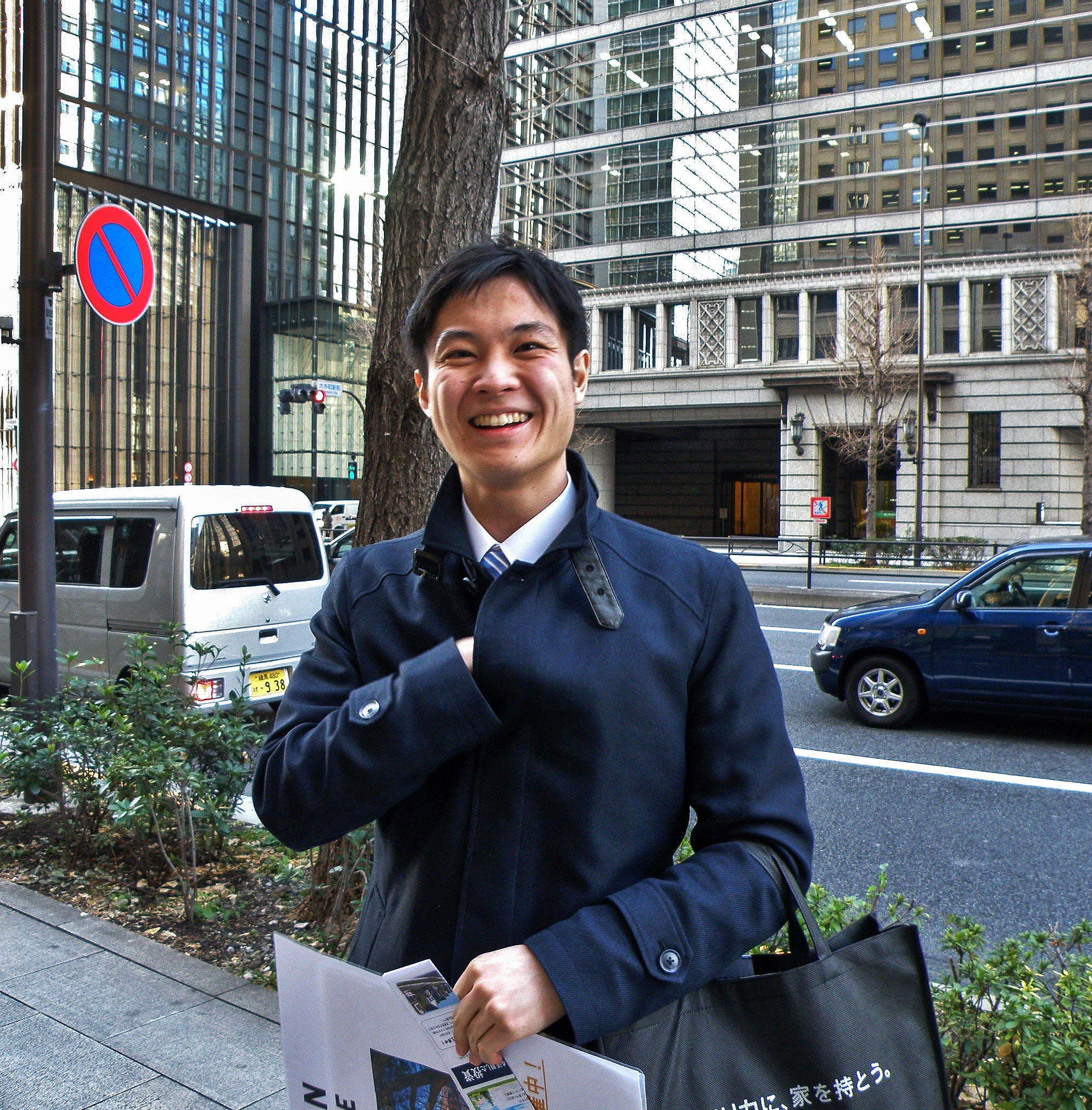 Olympus SP570UZ sample photo. A new employee i met in the city. photography