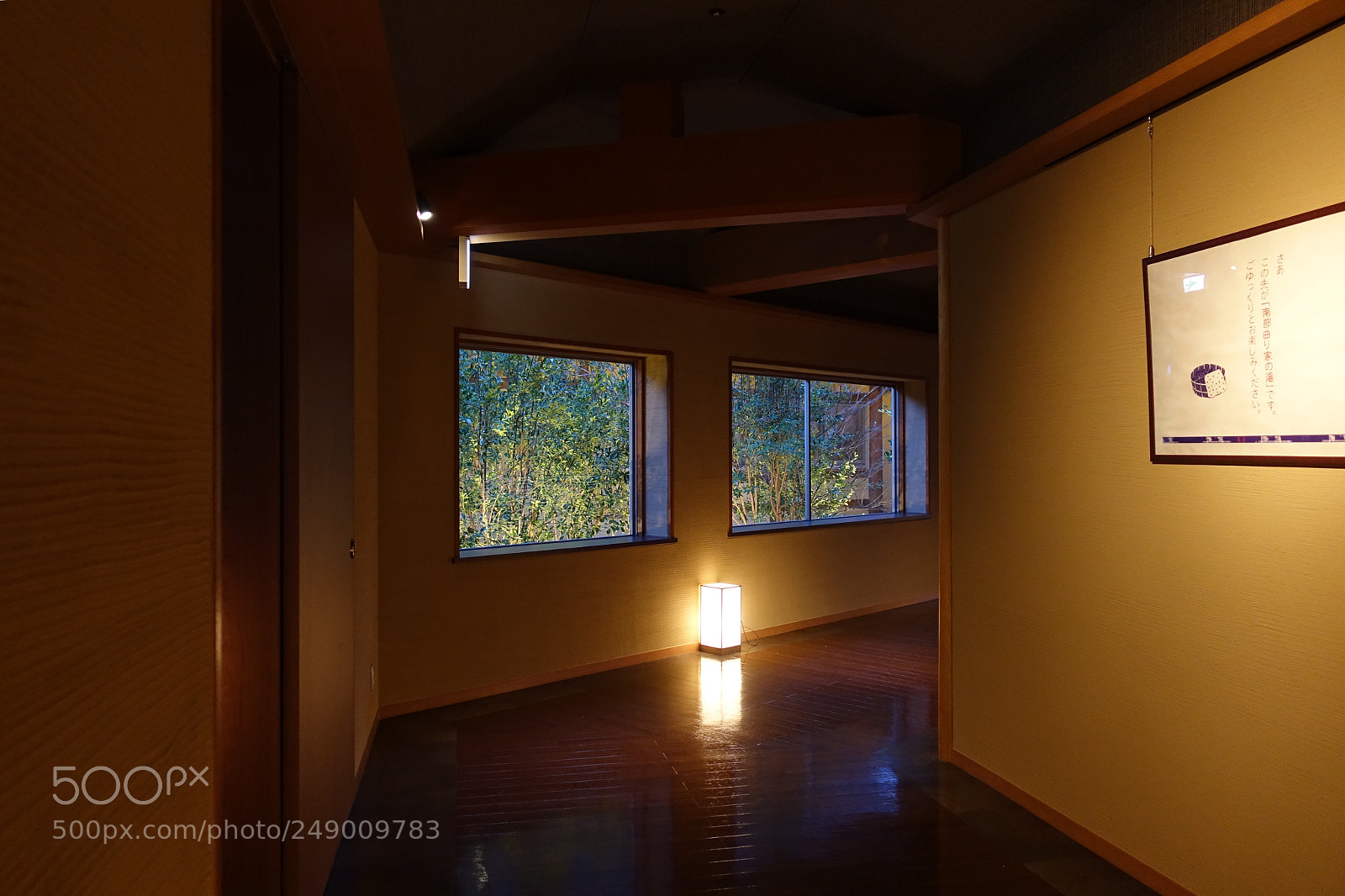 Sony Cyber-shot DSC-RX100 IV sample photo. 画廊みたい廊下 photography