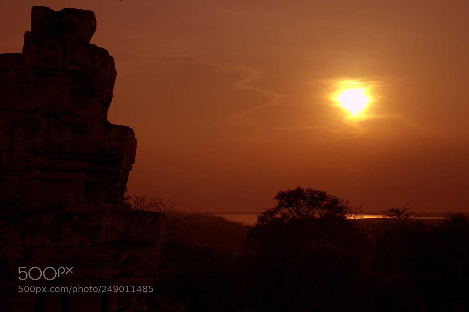 Nikon Df sample photo. Phnom bakheng sunset photography