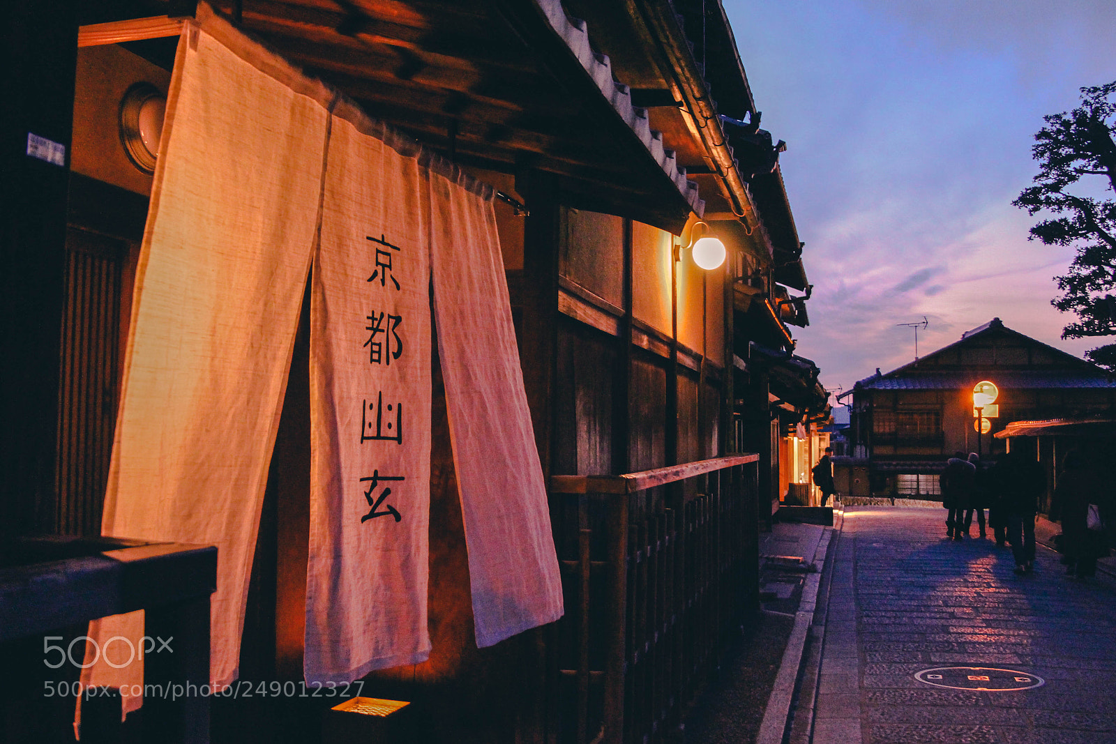 Canon EOS 700D (EOS Rebel T5i / EOS Kiss X7i) sample photo. Kyoto street photography
