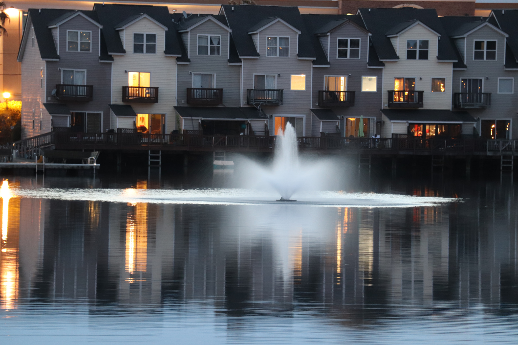 Canon EOS 800D (EOS Rebel T7i / EOS Kiss X9i) sample photo. Lake palmetto fountain photography