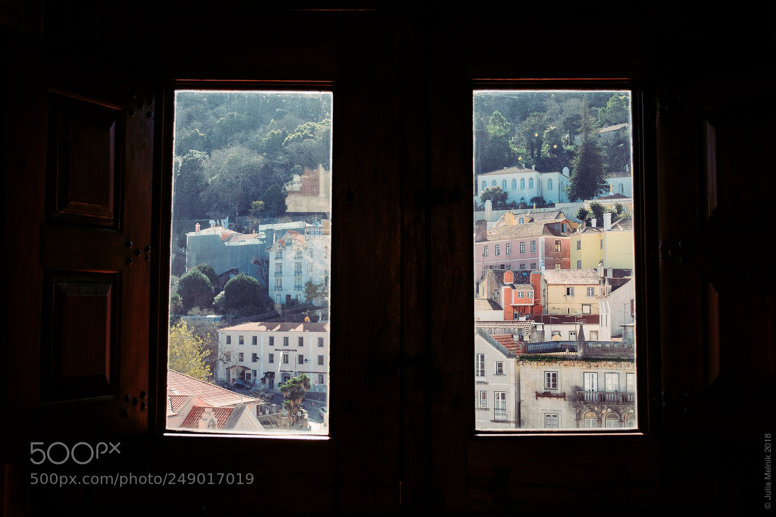 Fujifilm X-T10 sample photo. Sintra in the window photography