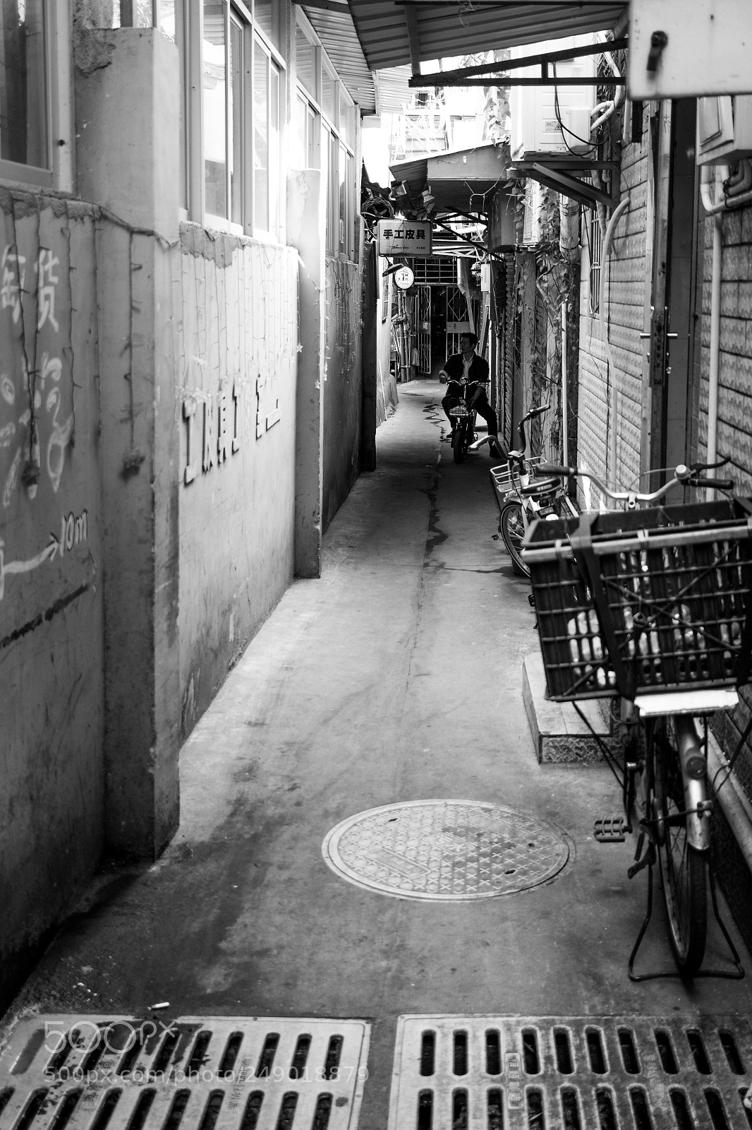 Canon EOS 100D (EOS Rebel SL1 / EOS Kiss X7) sample photo. Waiting photography