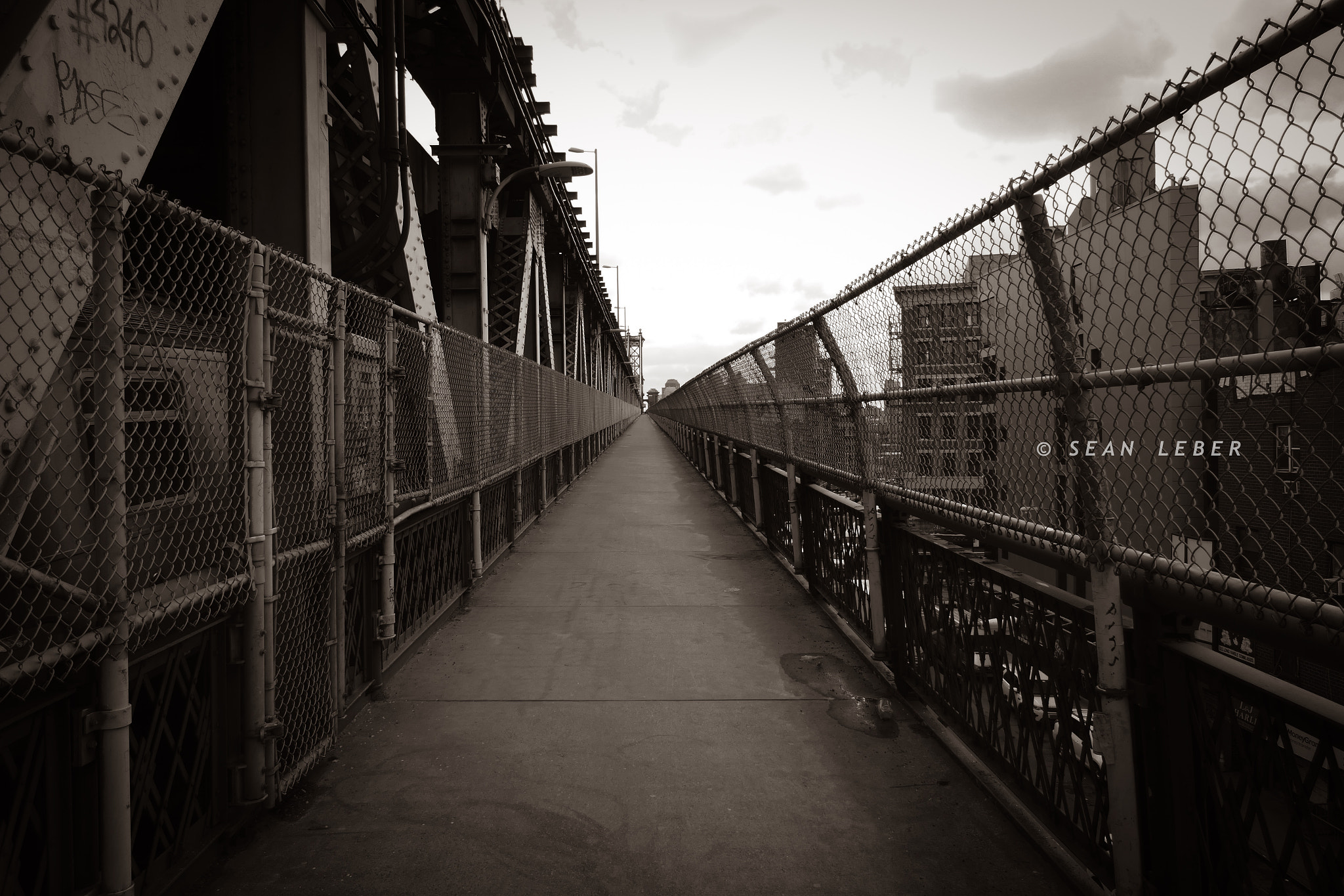 Panasonic Lumix DMC-FZ2500 (Lumix DMC-FZ2000) sample photo. Walk to manhattan bridge photography