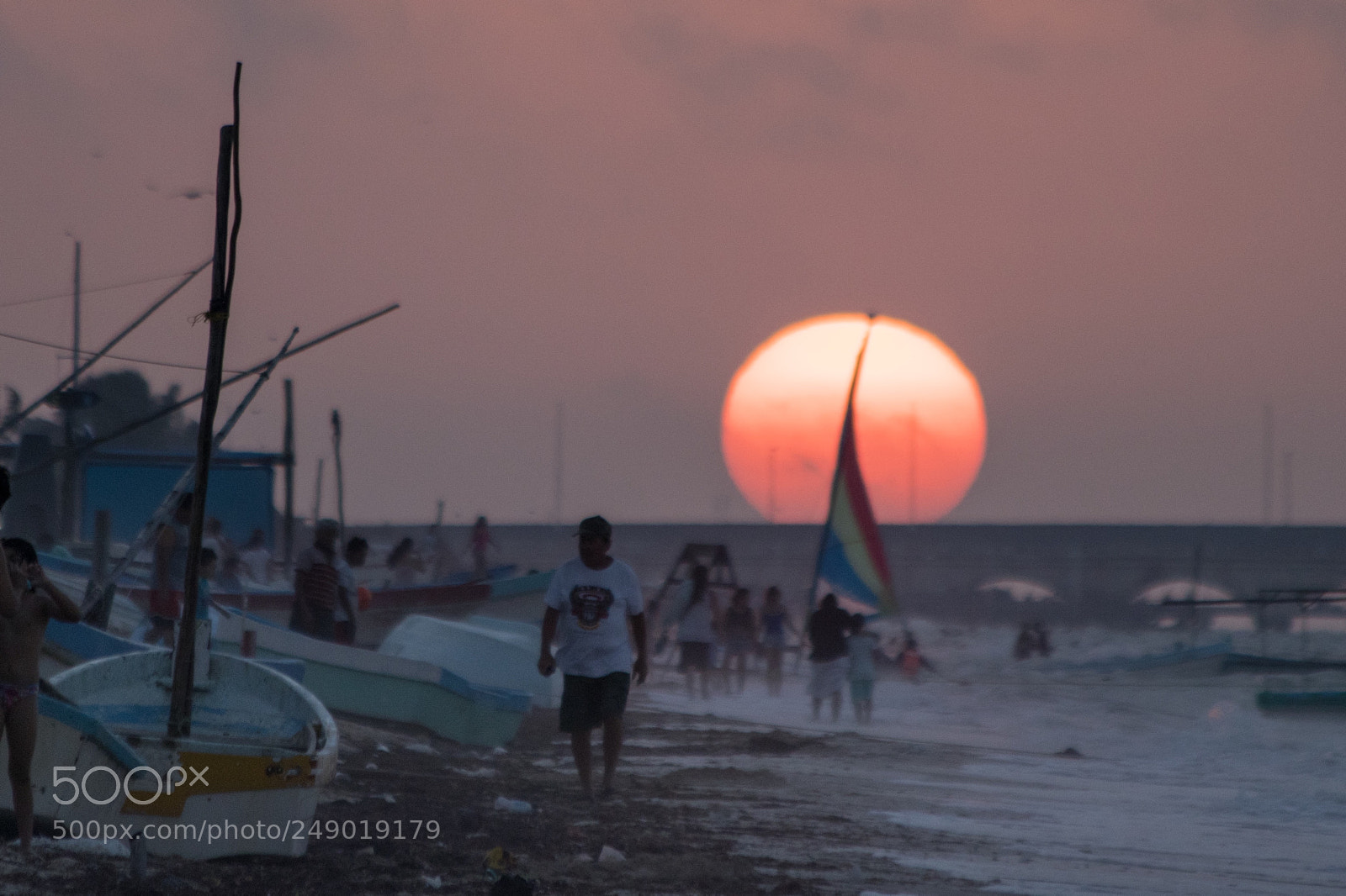 Canon EOS 77D (EOS 9000D / EOS 770D) sample photo. Crowded sunset at progreso photography