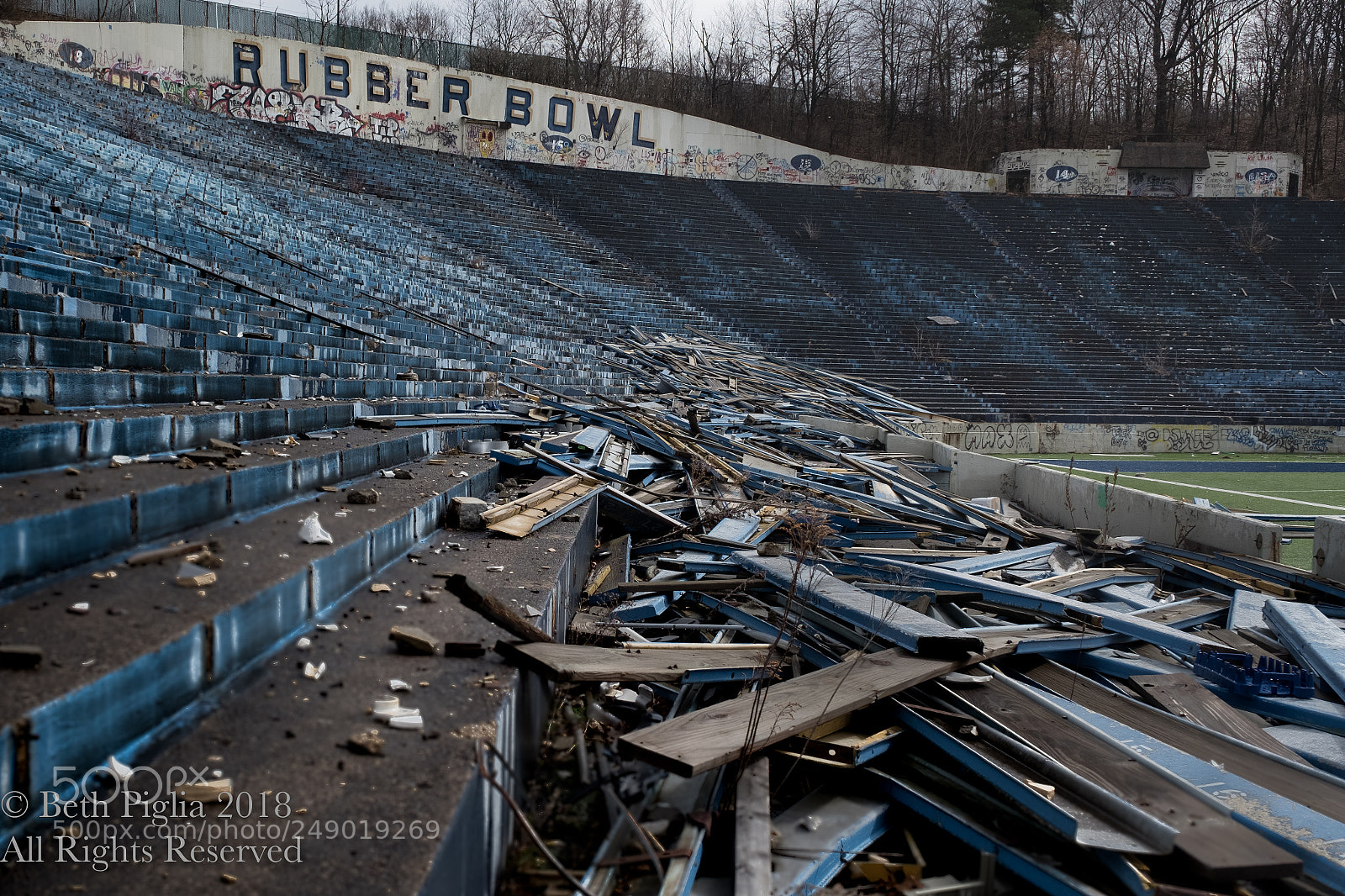 Fujifilm X-Pro2 sample photo. Abandoned rubber bowl photography