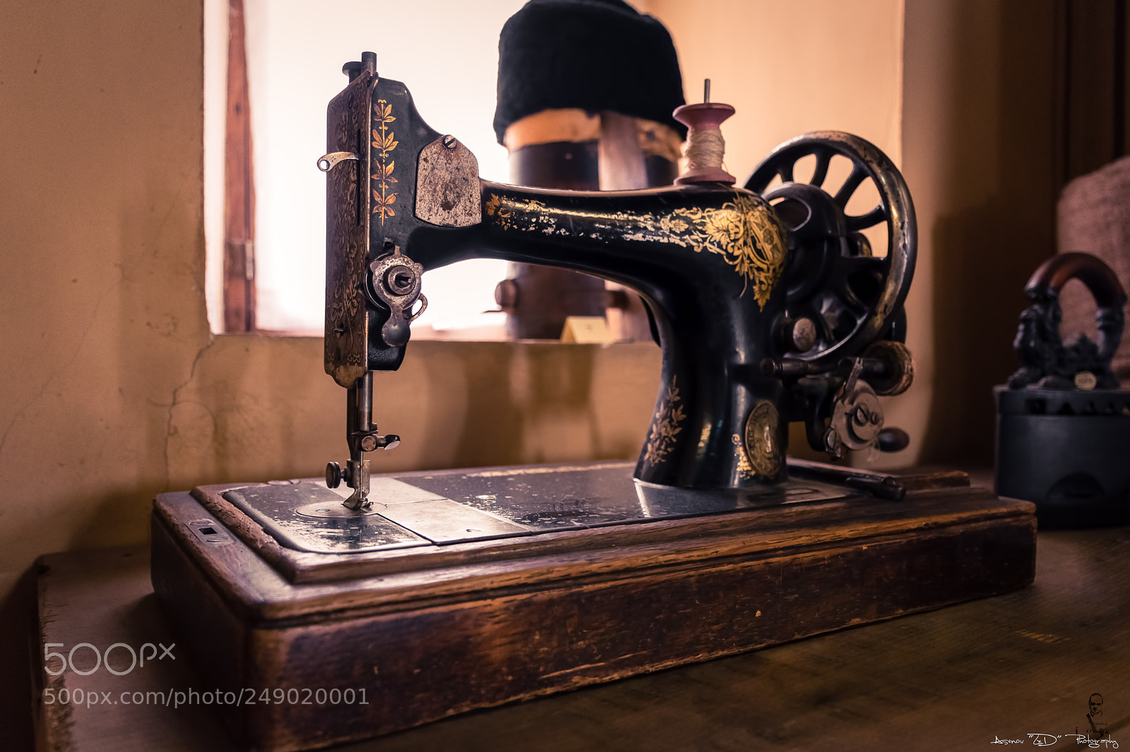 Nikon D5500 sample photo. Retro sewing machine photography
