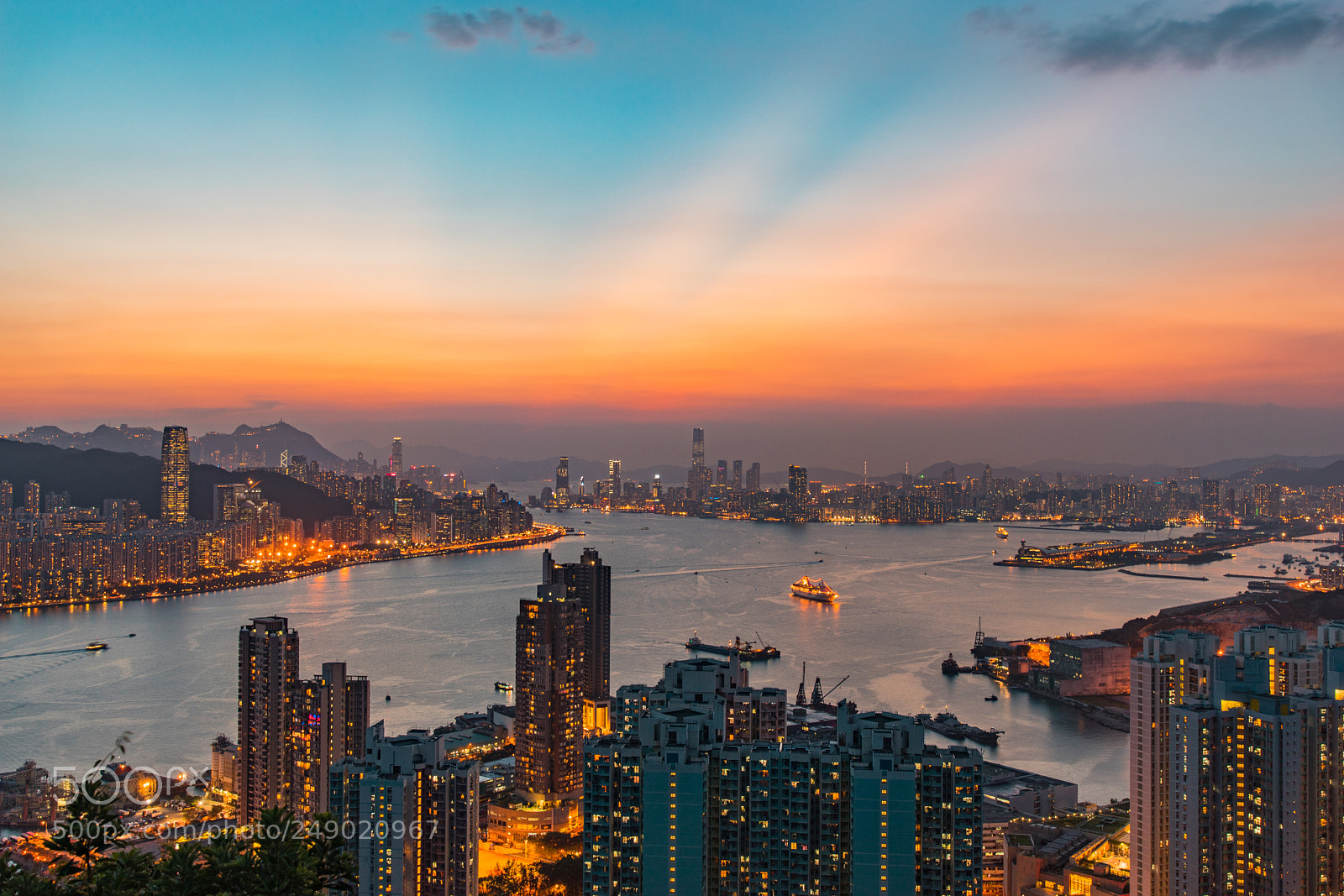 Sony a7 II sample photo. City twilight photography