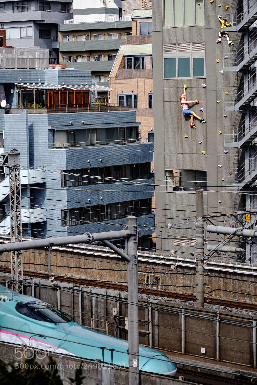 Fujifilm X-Pro2 sample photo. Bouldering and shinkansen train photography