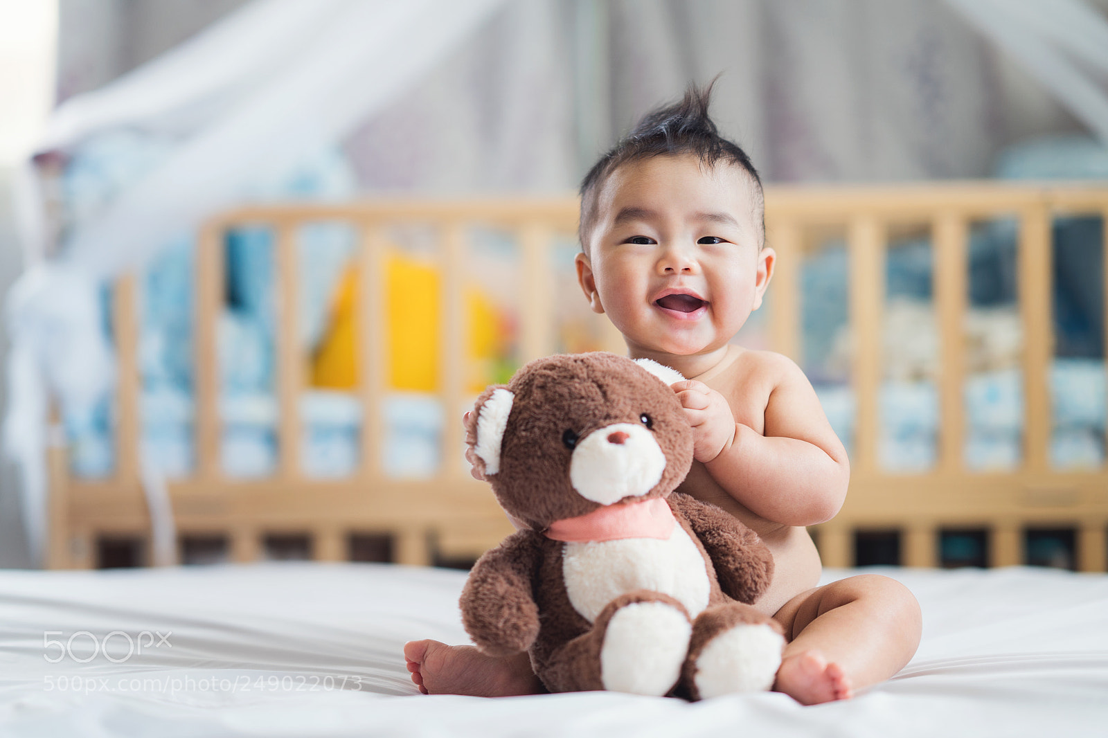 Sony a7R II sample photo. Asian baby sit with photography
