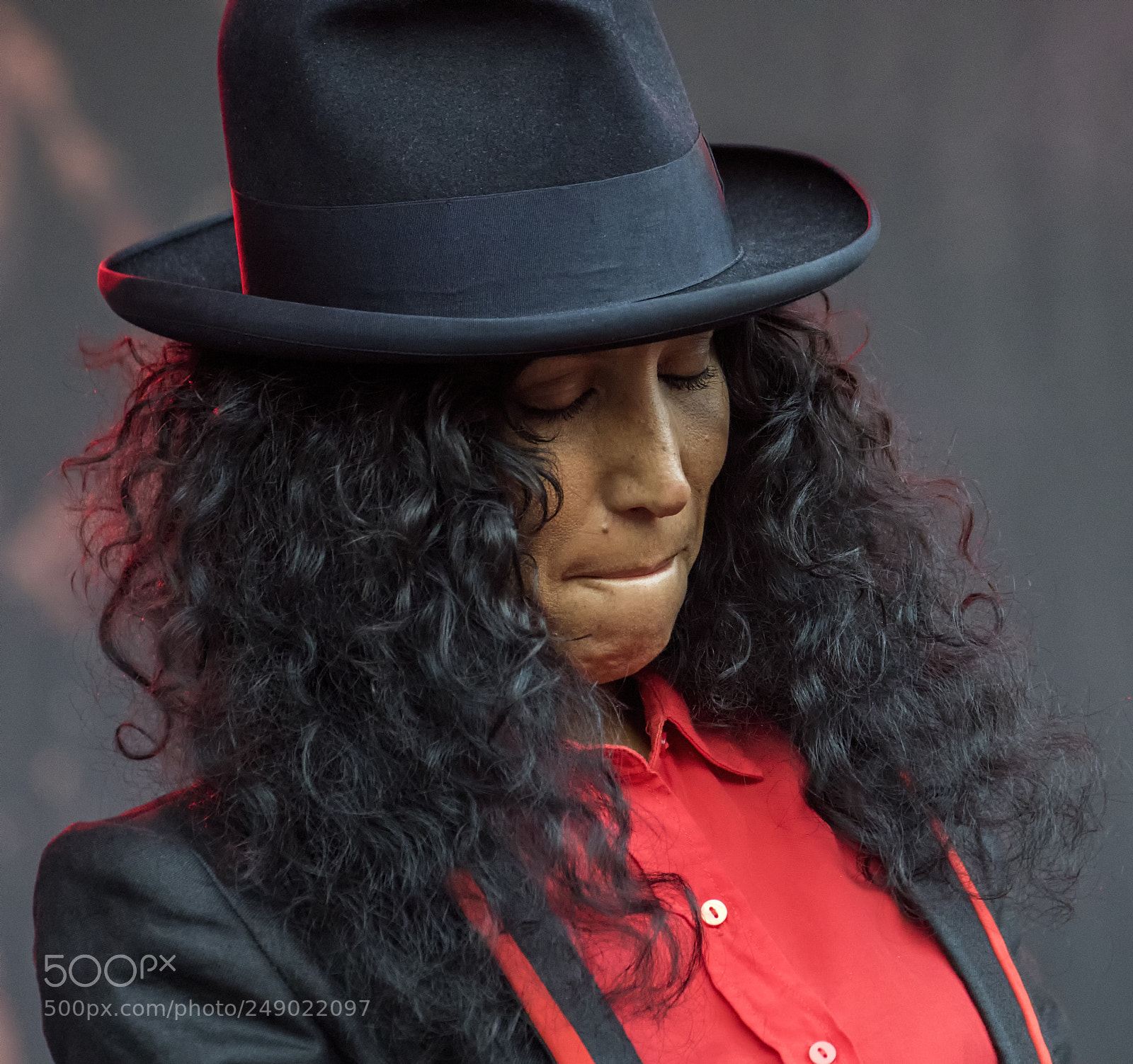 Canon EOS 7D Mark II sample photo. Titiyo in concert photography