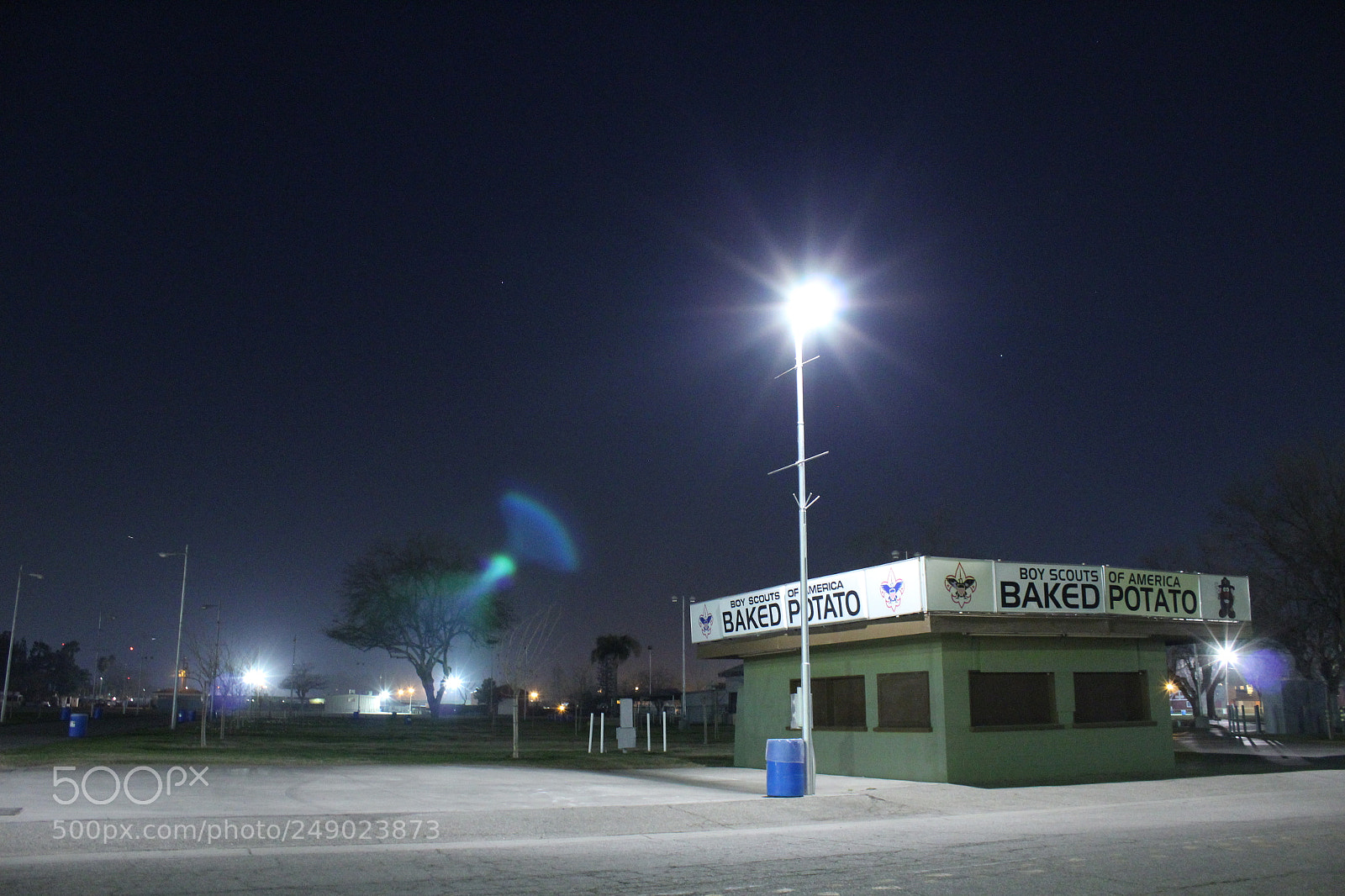 Canon EOS 1200D (EOS Rebel T5 / EOS Kiss X70 / EOS Hi) sample photo. Abandoned for the season photography