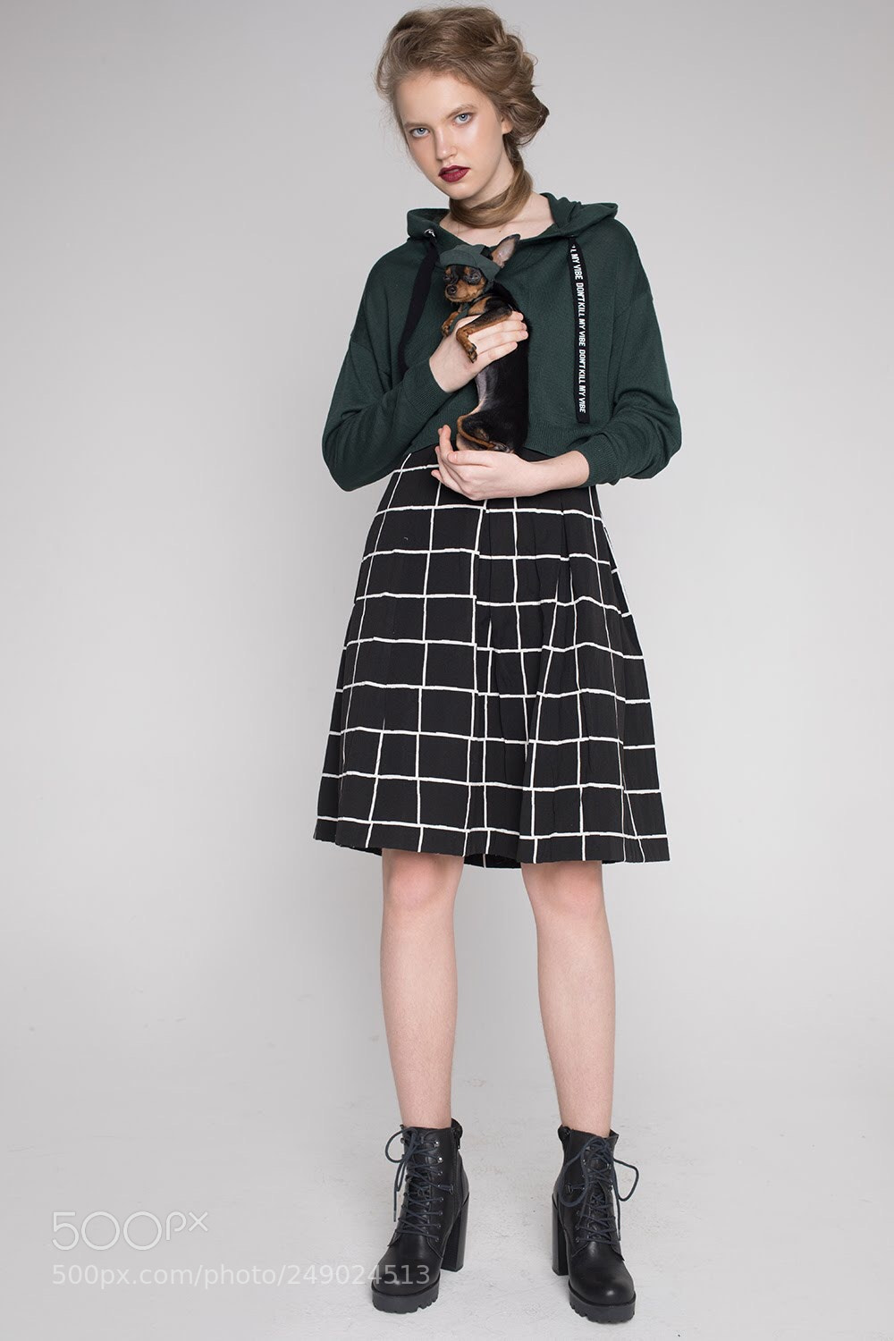Canon EOS 5D Mark IV sample photo. Girl with dog photography