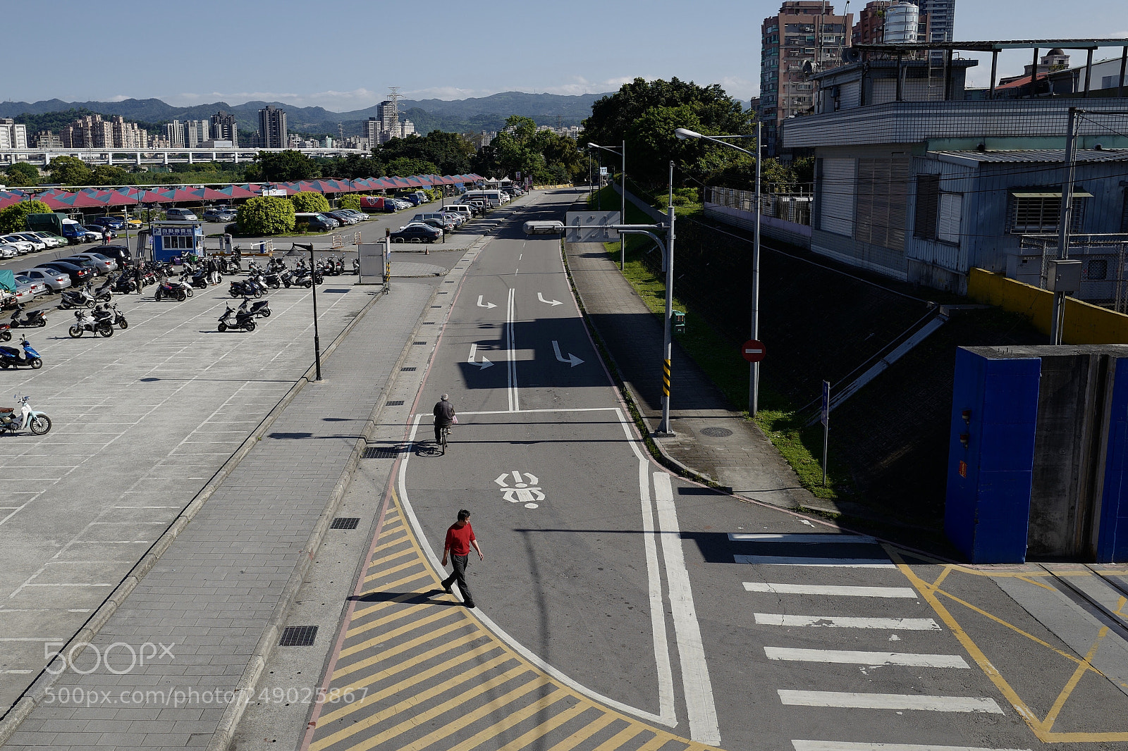 Leica Q (Typ 116) sample photo. 道路都不擁擠的車道 photography