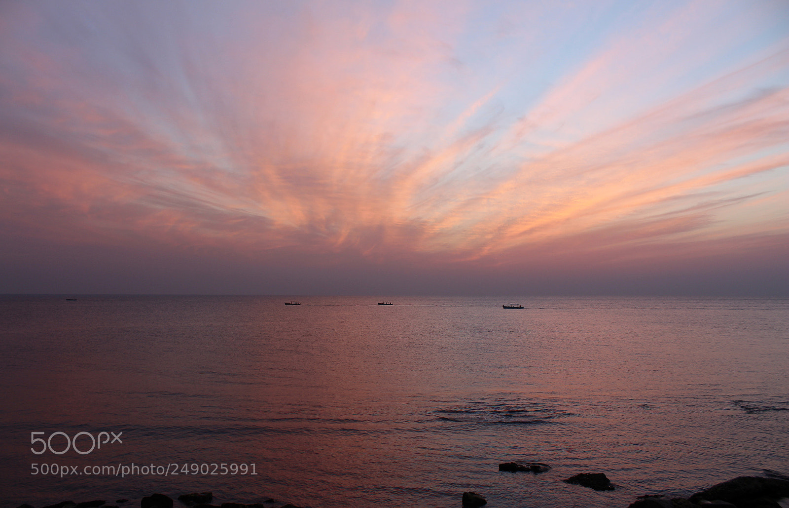 Canon EOS 700D (EOS Rebel T5i / EOS Kiss X7i) sample photo. Sailing at the horizon photography