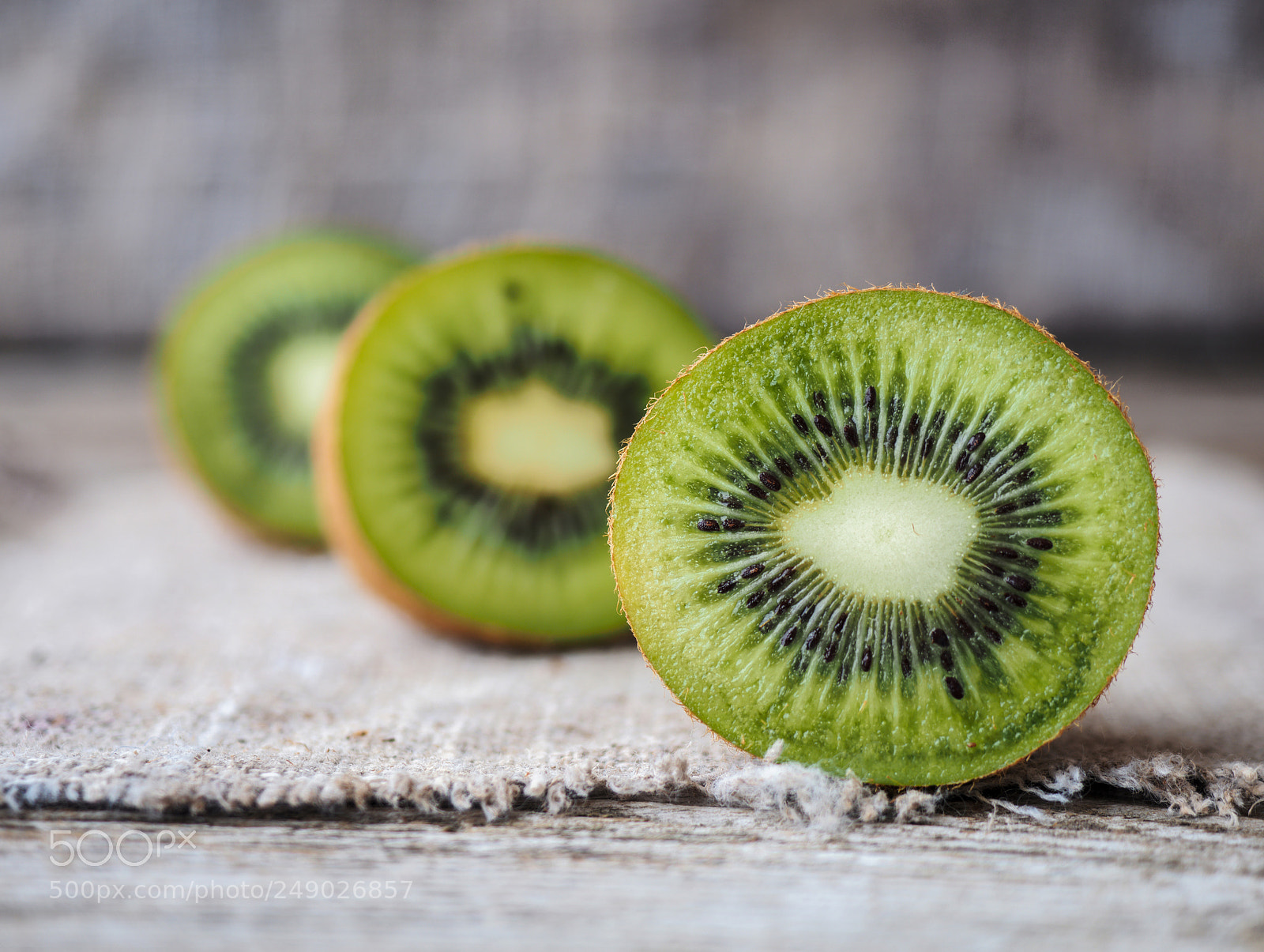 Olympus OM-D E-M1 Mark II sample photo. Half of kiwi fruit photography