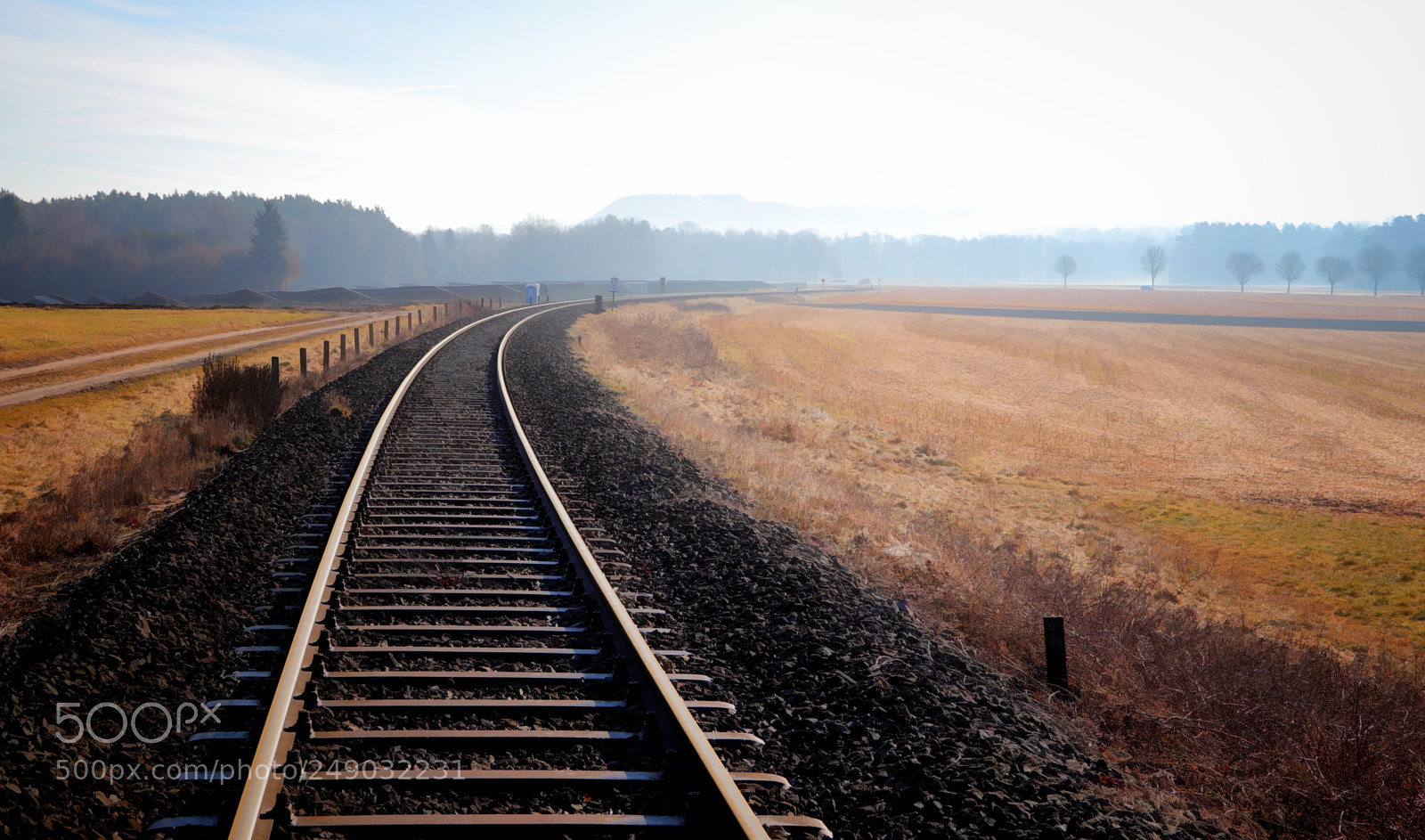 Canon EOS 200D (EOS Rebel SL2 / EOS Kiss X9) sample photo. Train tracks photography