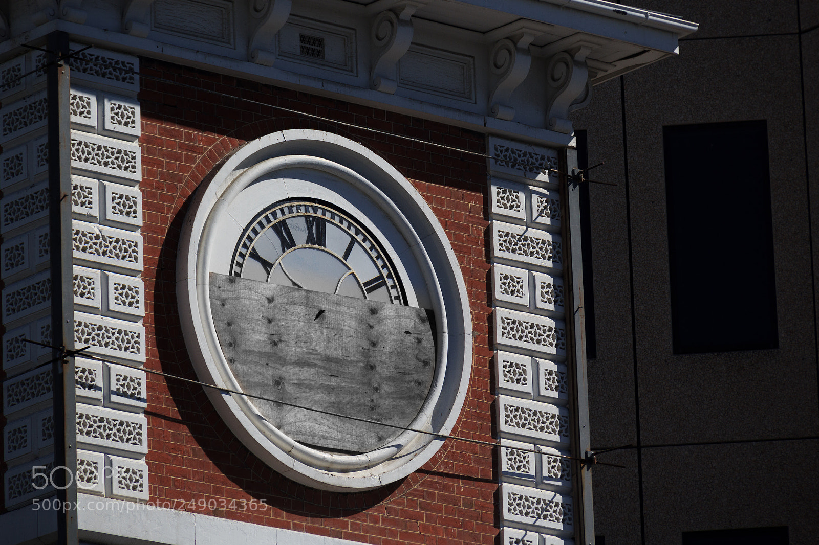 Canon EOS 60D sample photo. Abandoned clock sealed on photography