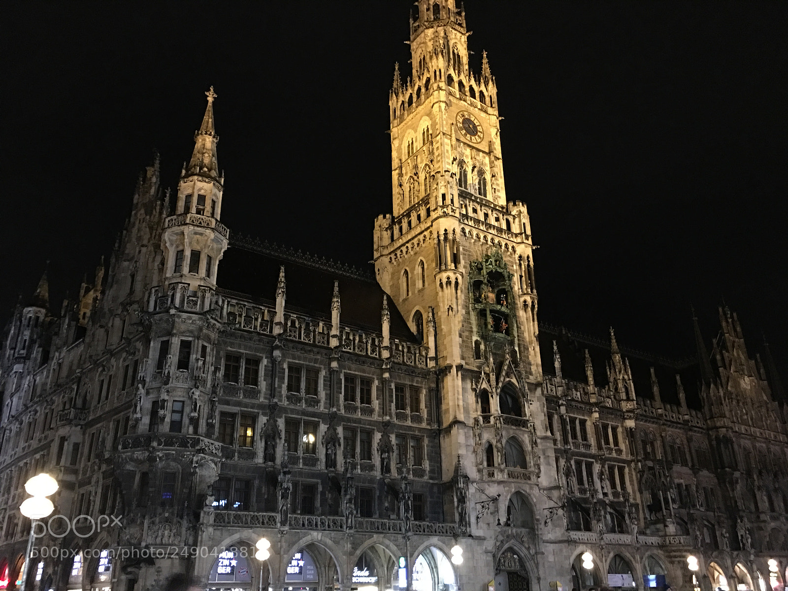 Apple iPhone 6s Plus sample photo. Marianplatz by the lights photography