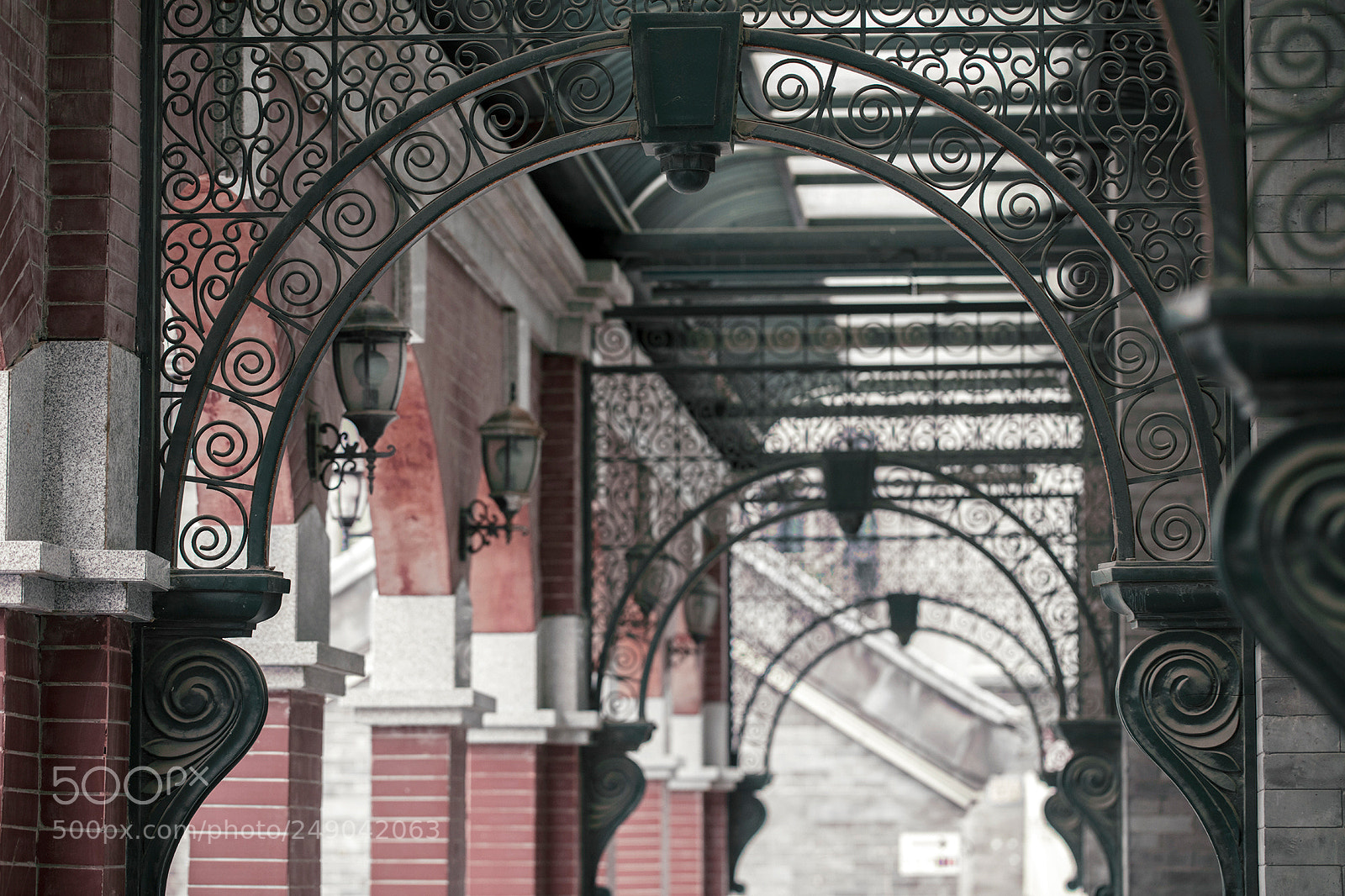 Canon EOS 5DS R sample photo. 100mm 扫街 photography