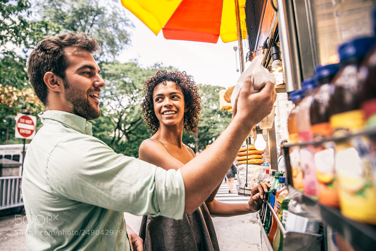 Nikon D610 sample photo. Couple at kiosk in photography