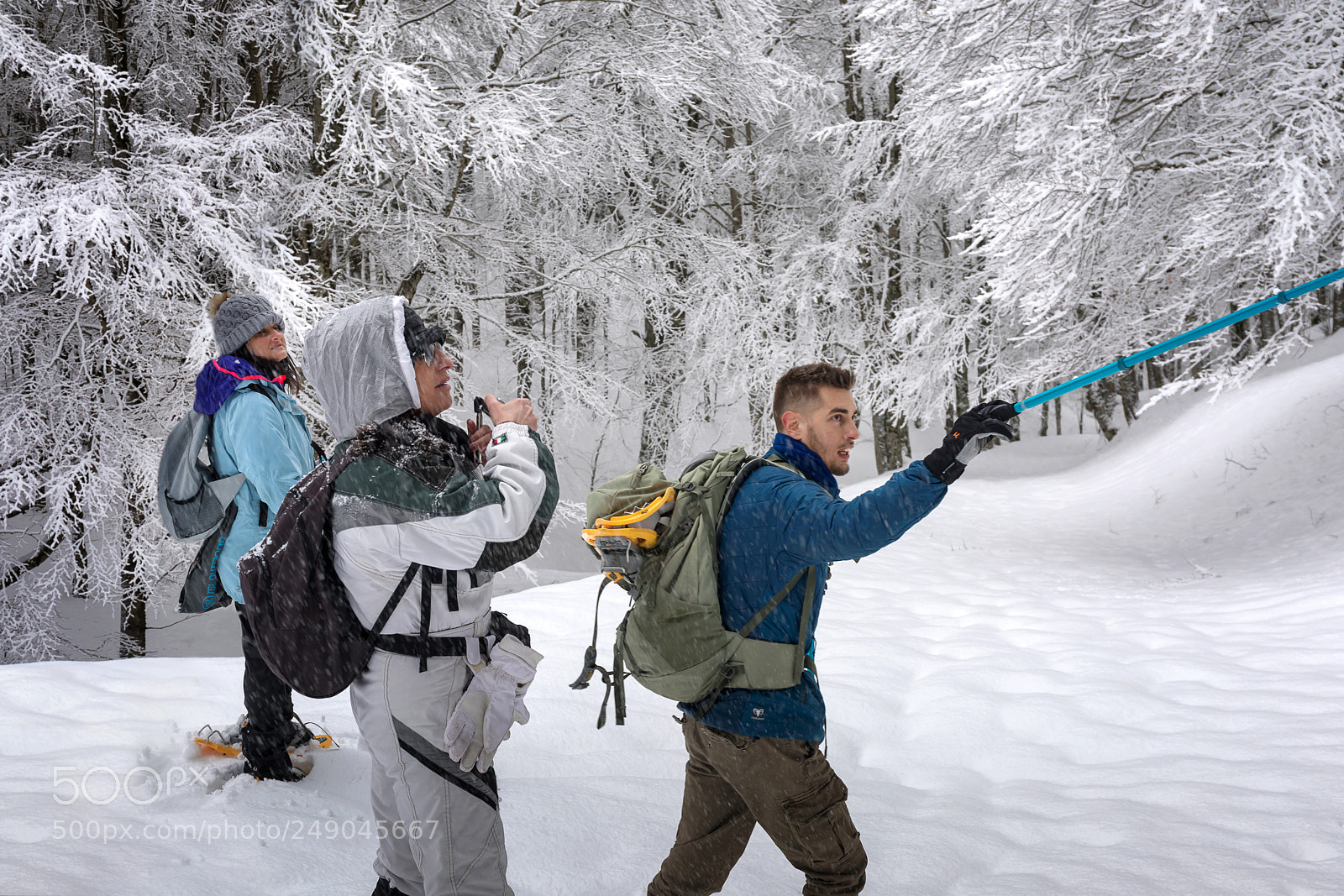 Canon EOS 5D Mark IV sample photo. Snowshoe hike on the photography