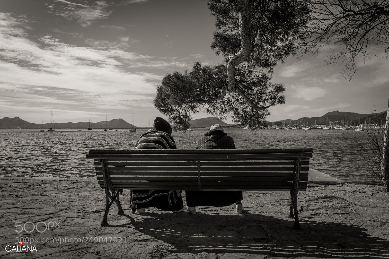 Sony a7 sample photo. Mujeres árabes descansando photography