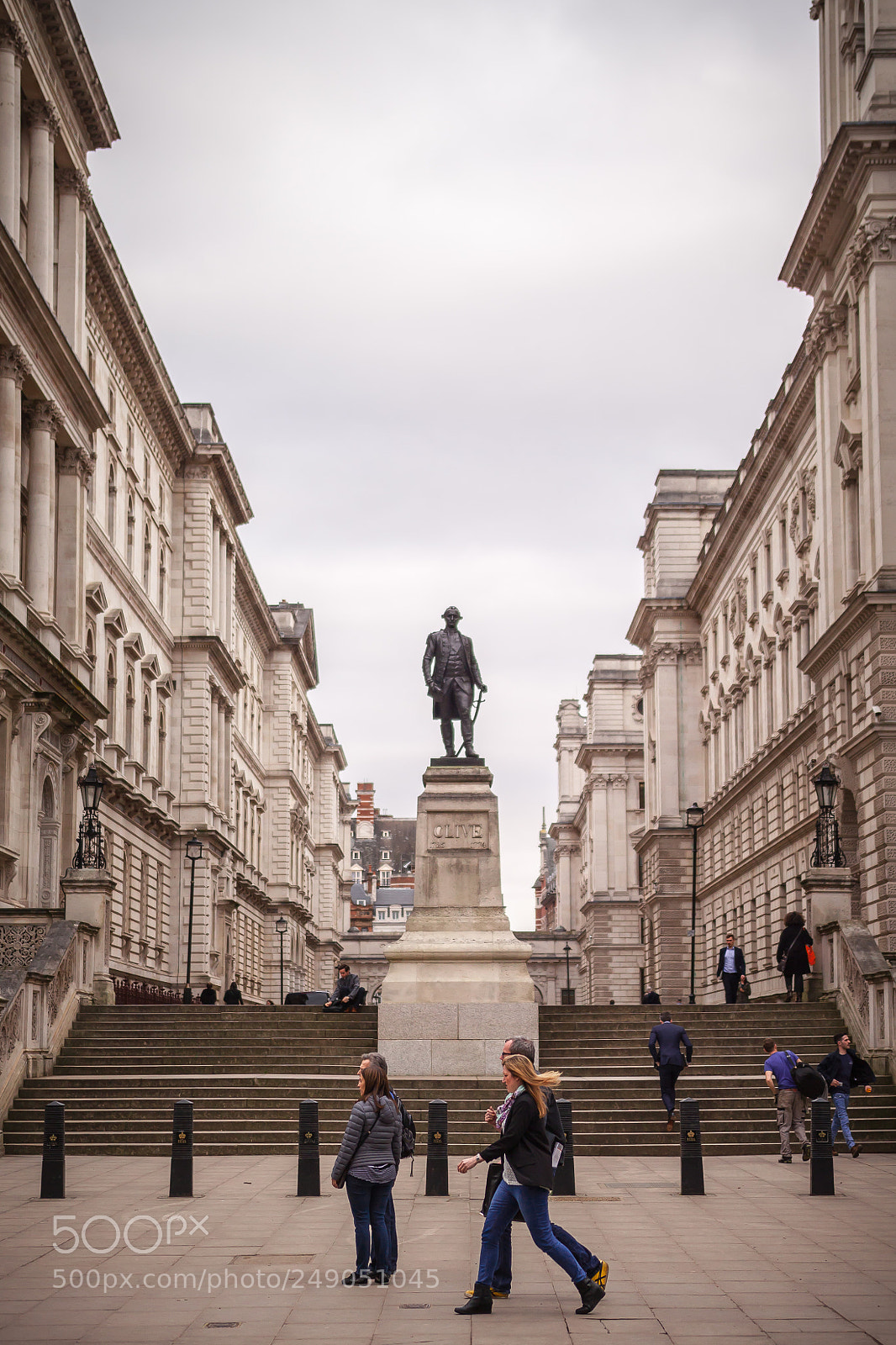 Canon EOS 500D (EOS Rebel T1i / EOS Kiss X3) sample photo. Robert clive monument, london photography