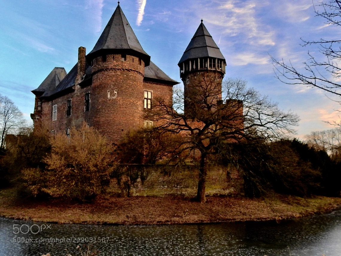 Nikon Coolpix P900 sample photo. Linn  castle at afternoon. photography