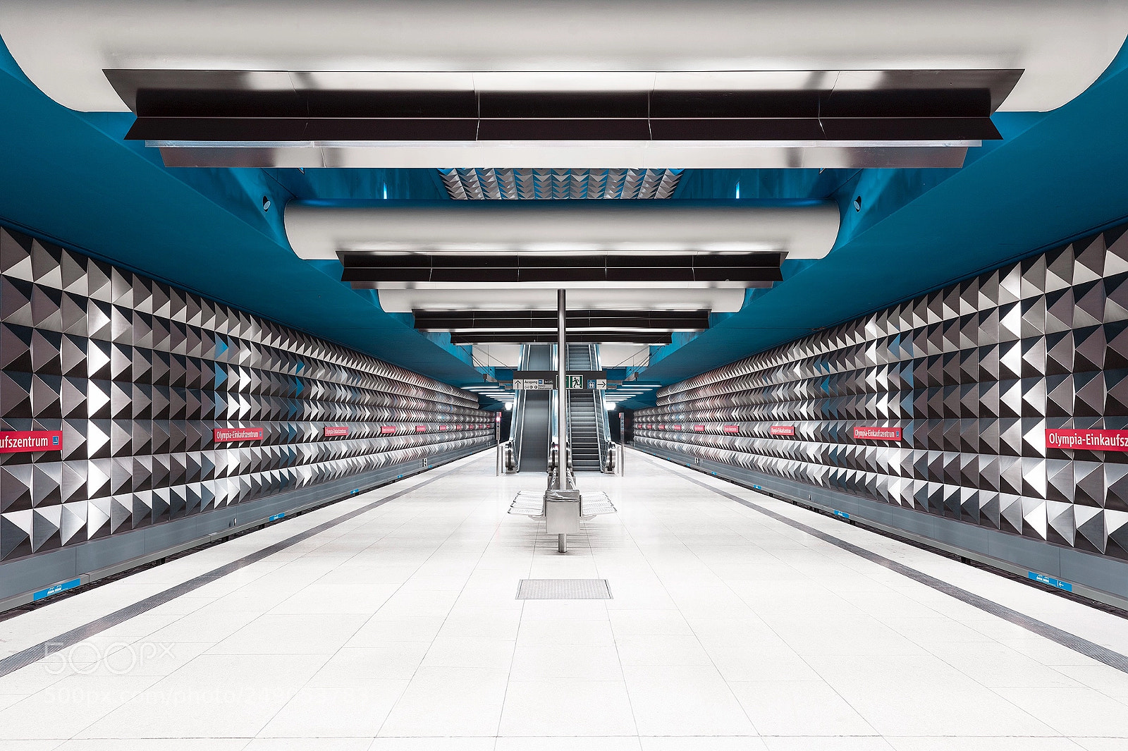 Canon EOS 5DS R sample photo. U olympia-einkaufszentrum photography