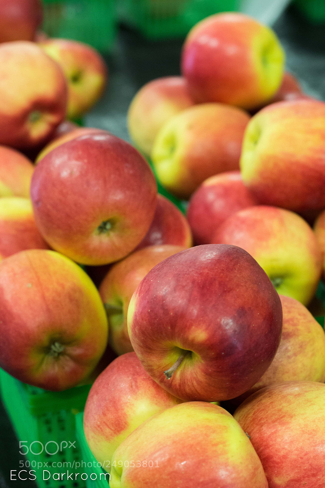 Canon EOS 100D (EOS Rebel SL1 / EOS Kiss X7) sample photo. Market apples photography