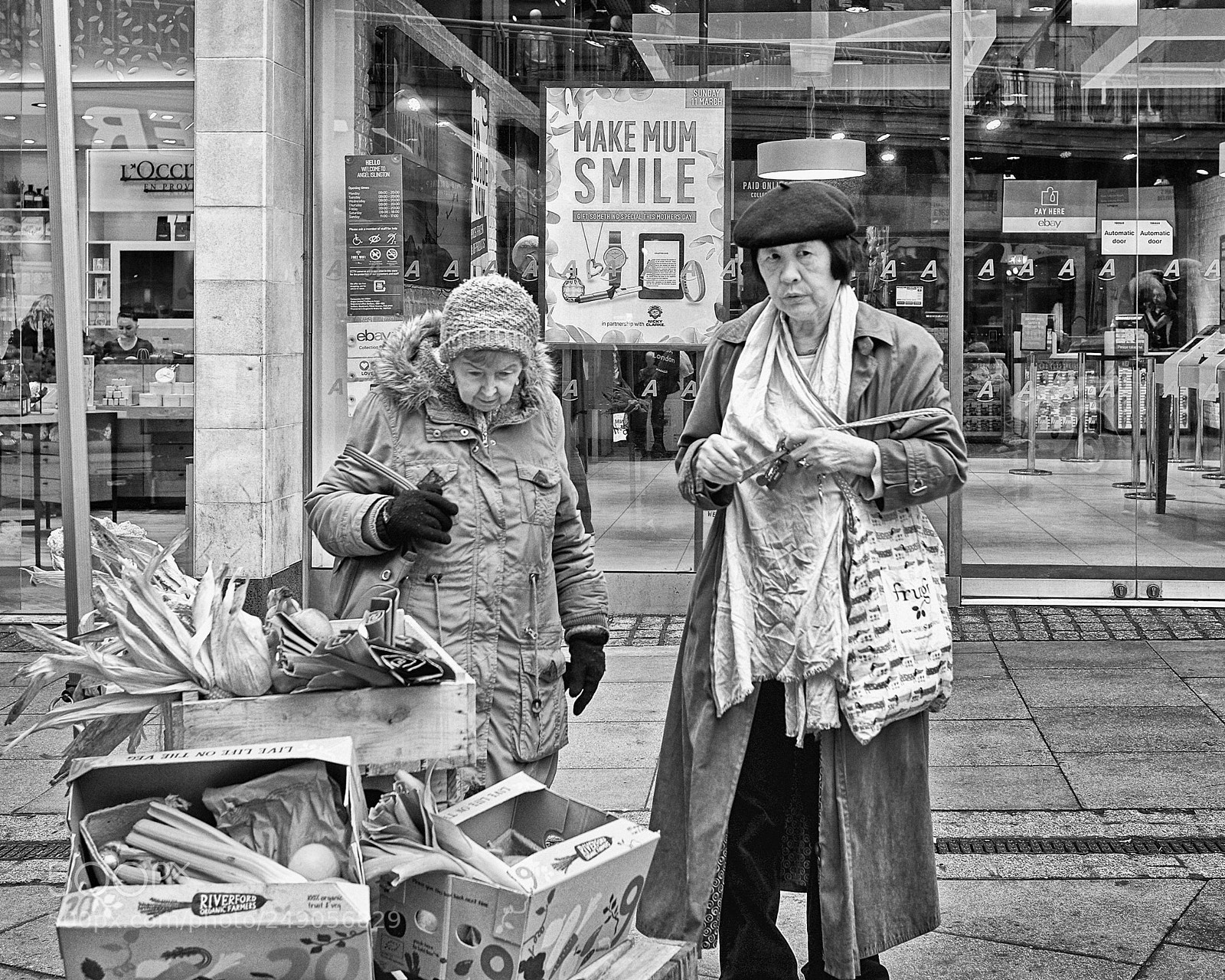 Canon EOS M5 sample photo. Islington farmers' market photography