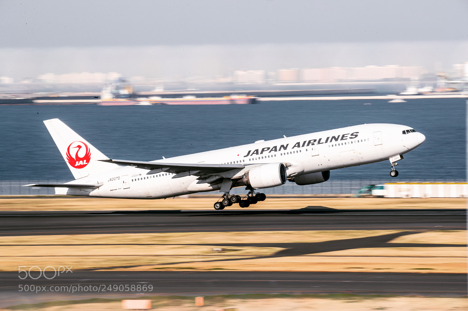 Canon EOS-1D X Mark II sample photo. Take off photography