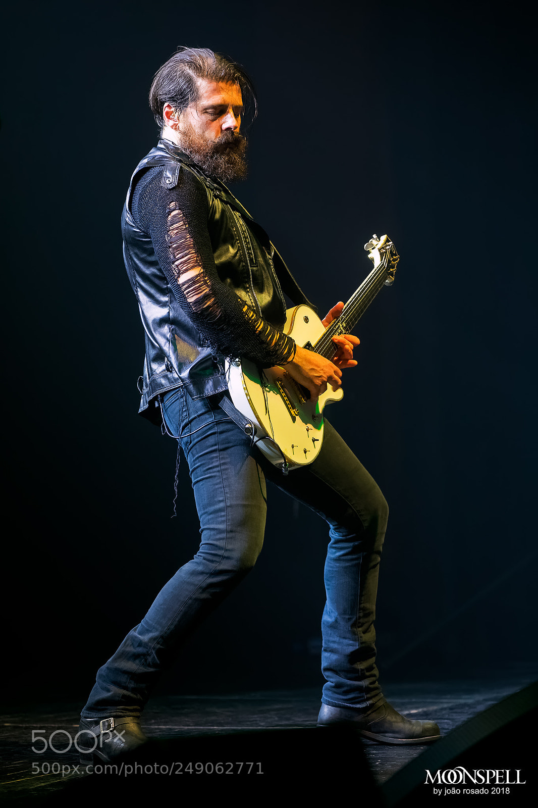Canon EOS 5D Mark IV sample photo. Moonsplell at concert photography