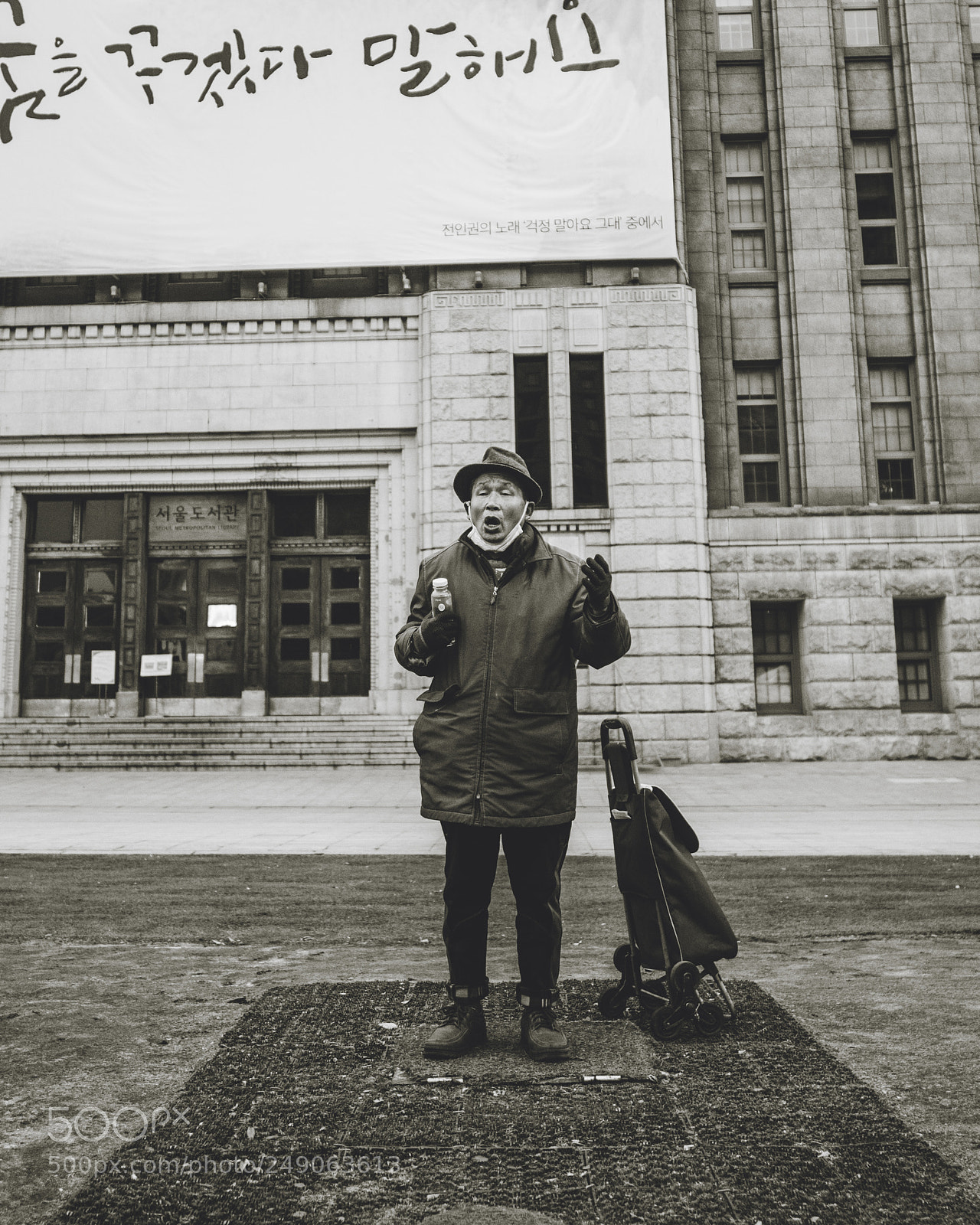 Nikon D810 sample photo. Singing in public photography