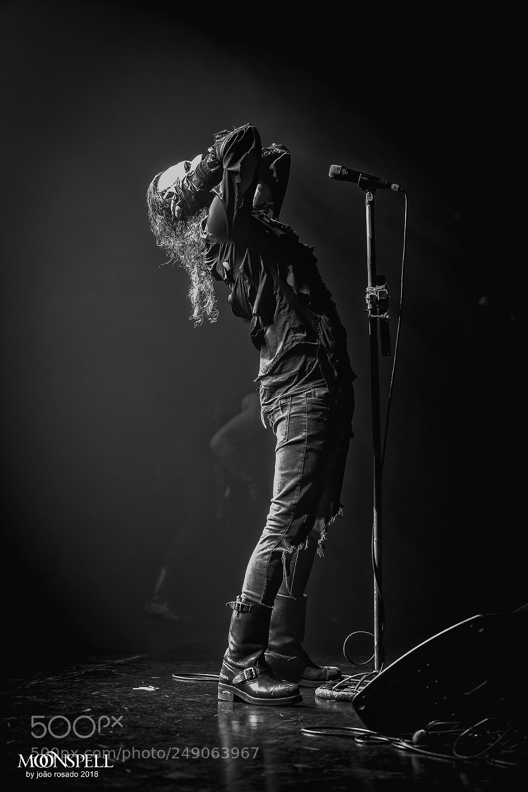 Canon EOS 5D Mark IV sample photo. Fernando ribeiro in concert photography