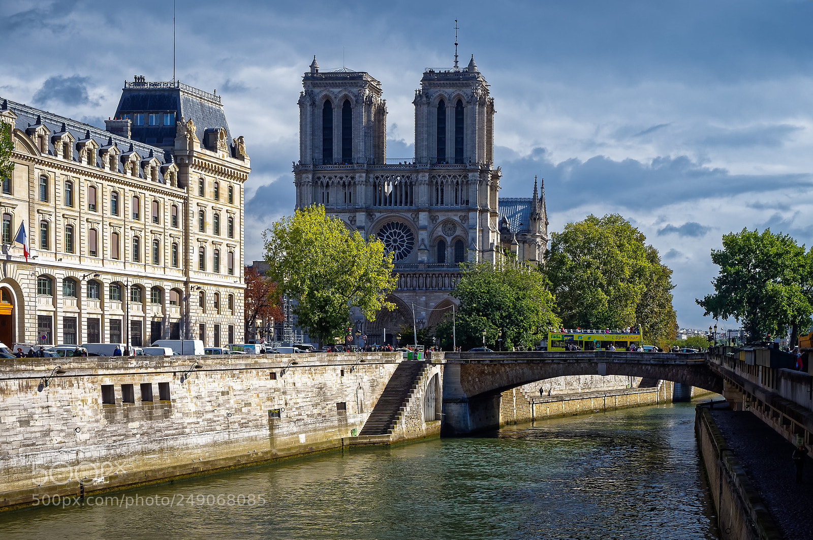 Sony Alpha NEX-5N sample photo. Notre-dame cathedral photography