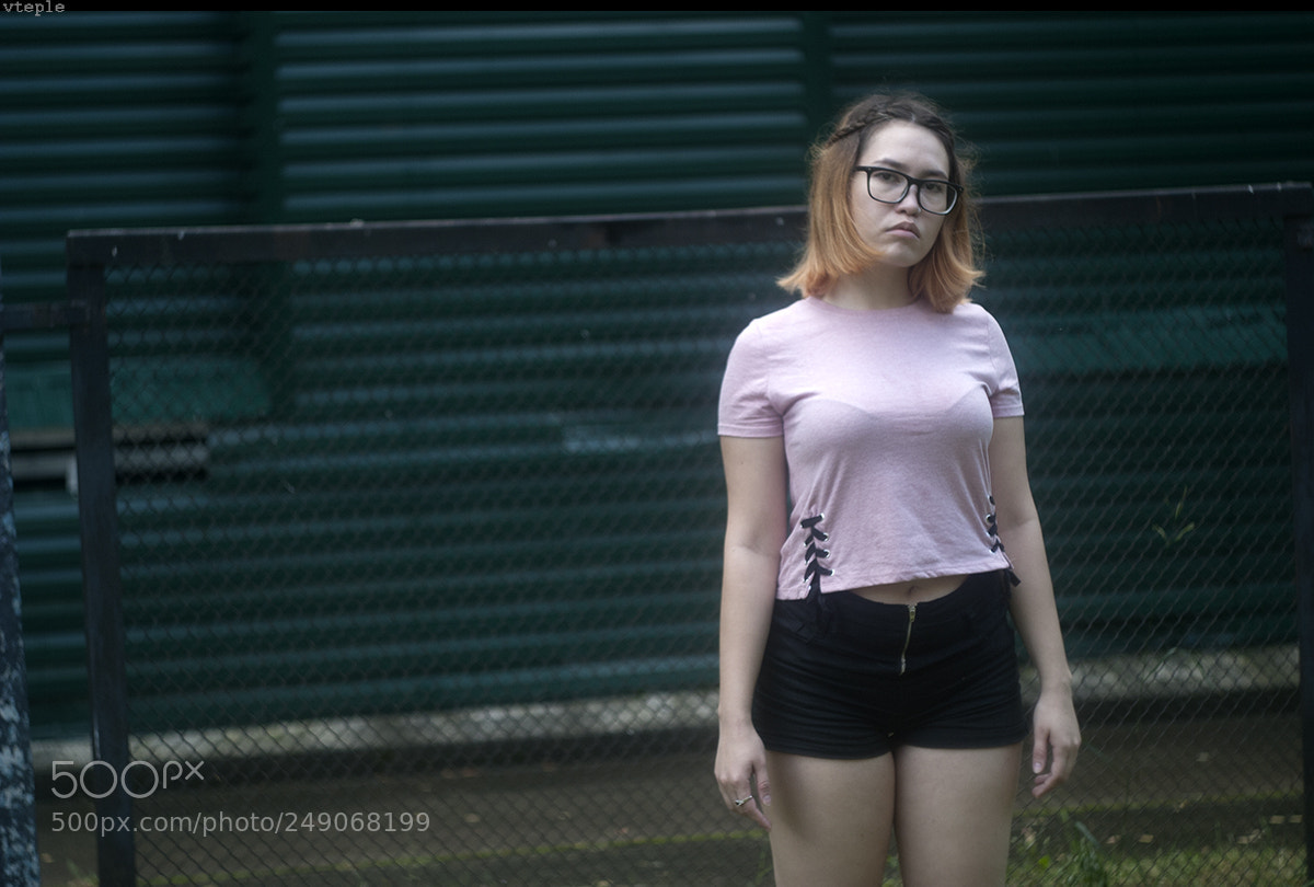Canon EOS 10D sample photo. Young girl sonia in photography