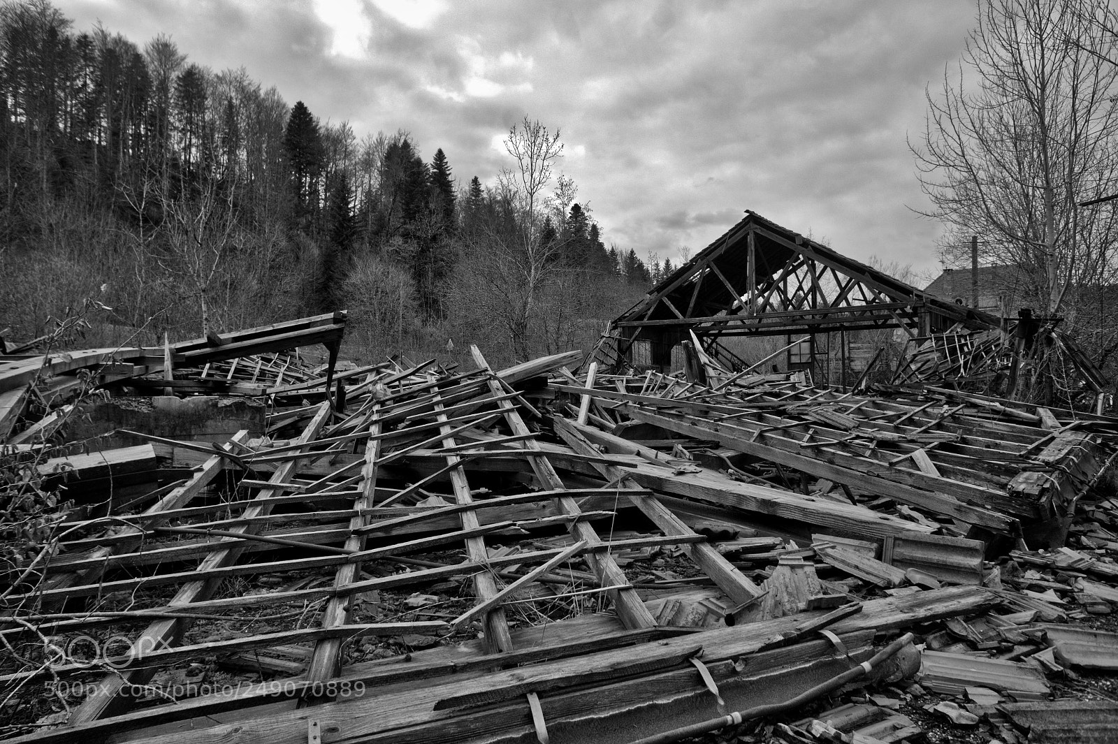 Sony Alpha a5000 (ILCE 5000) sample photo. Un scierie à l’abandon. photography