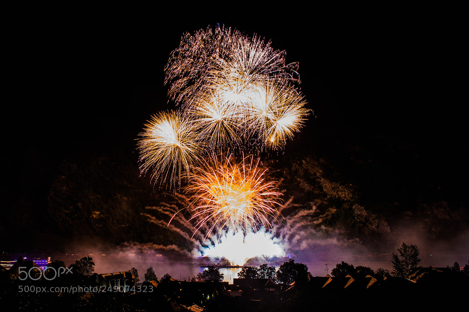 Canon EOS 750D (EOS Rebel T6i / EOS Kiss X8i) sample photo. Firework photography