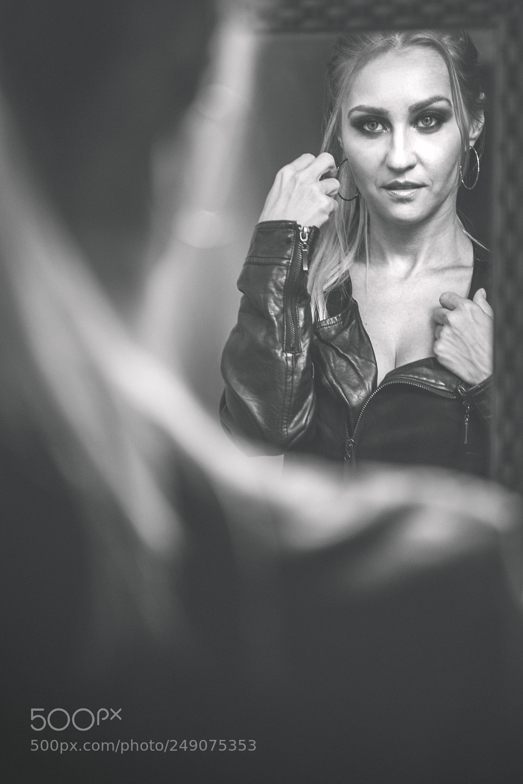 Nikon D610 sample photo. Woman in the mirror photography